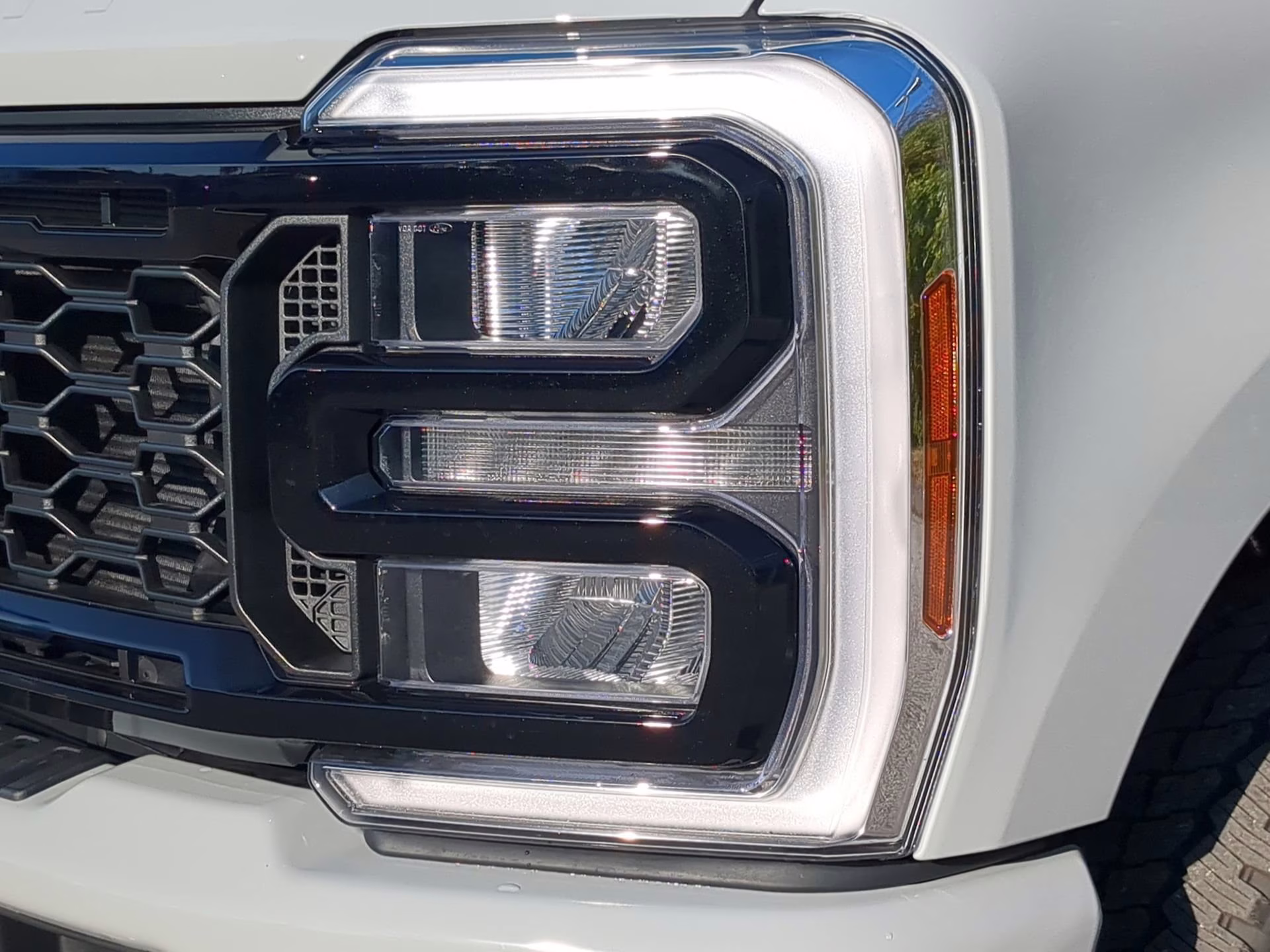 2026 Avalanche Ford Super Duty F-250 SRW LARIAT Crew Cab Pickup 4X4 Truck