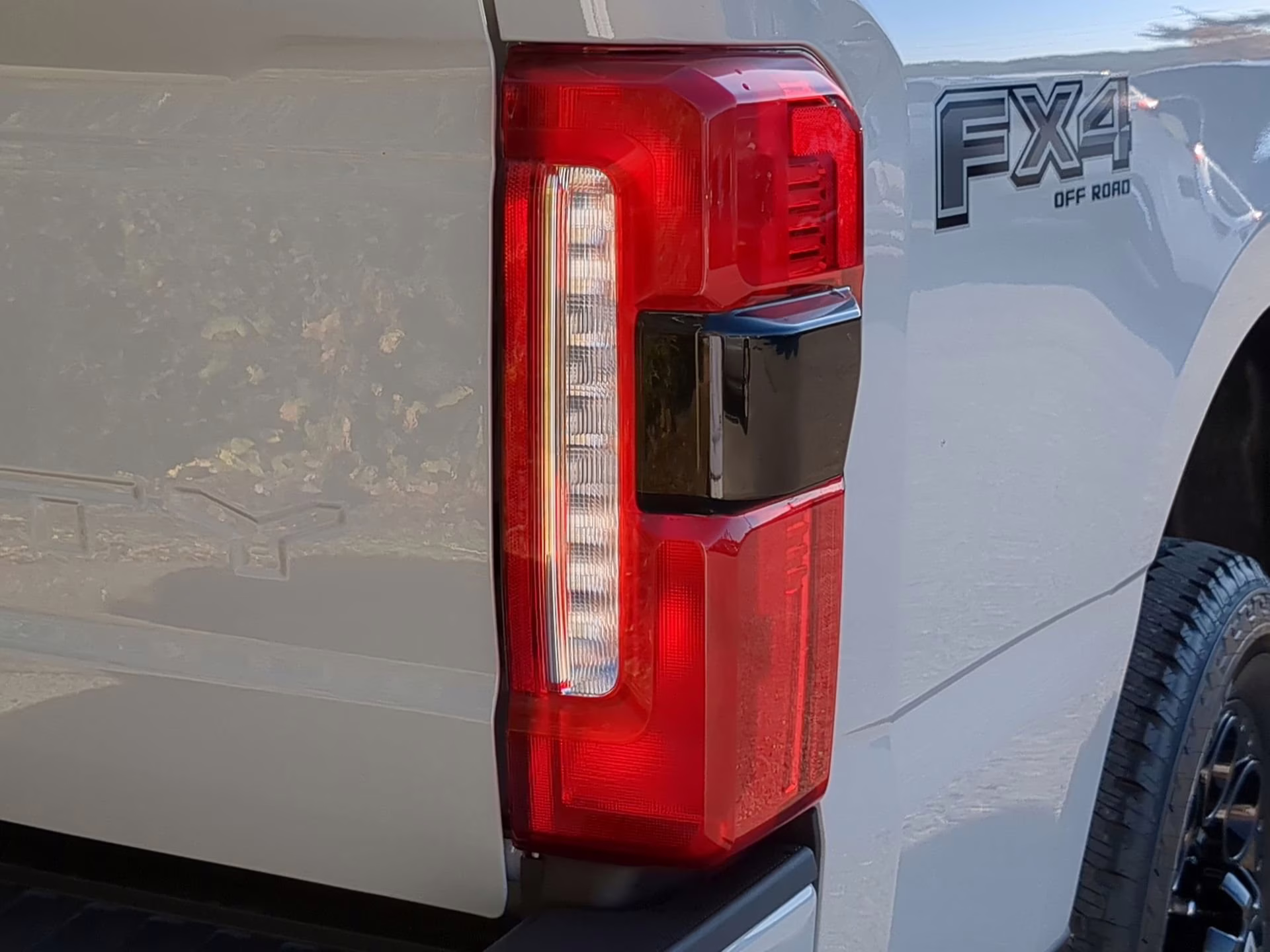 2026 Avalanche Ford Super Duty F-250 SRW LARIAT Crew Cab Pickup 4X4 Truck