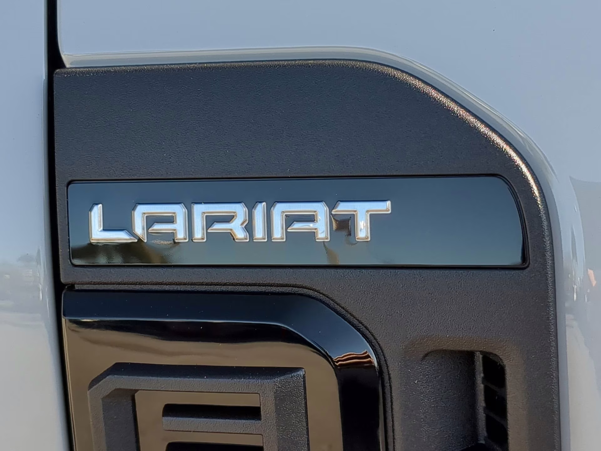 2026 Avalanche Ford Super Duty F-250 SRW LARIAT Crew Cab Pickup 4X4 Truck