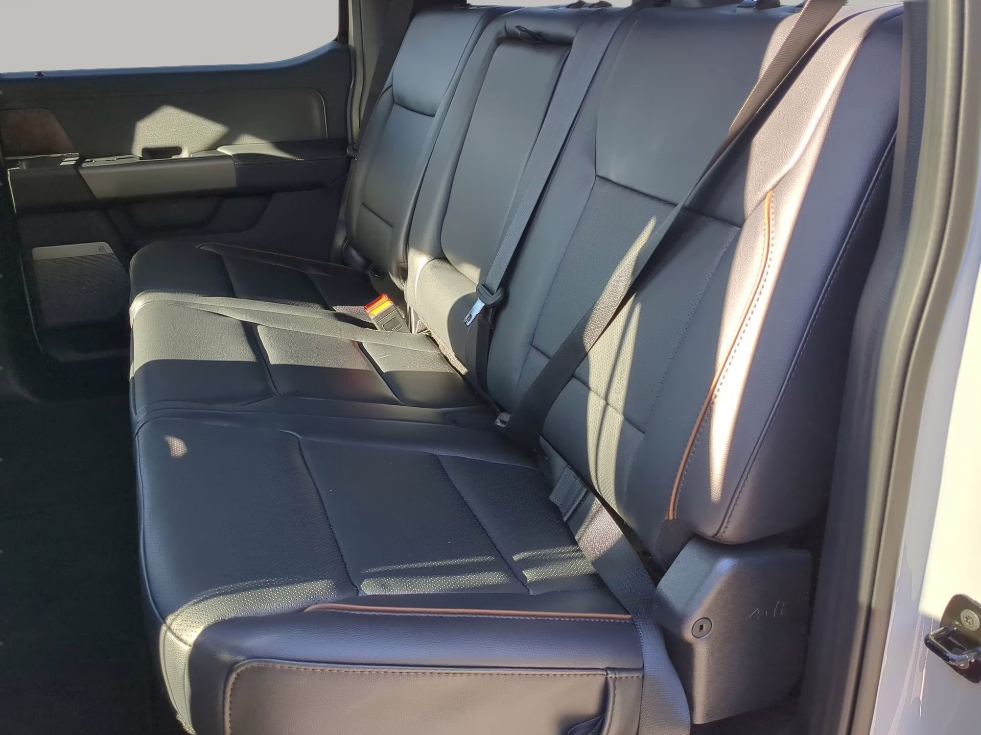 2026 Avalanche Ford Super Duty F-250 SRW LARIAT Crew Cab Pickup 4X4 Truck