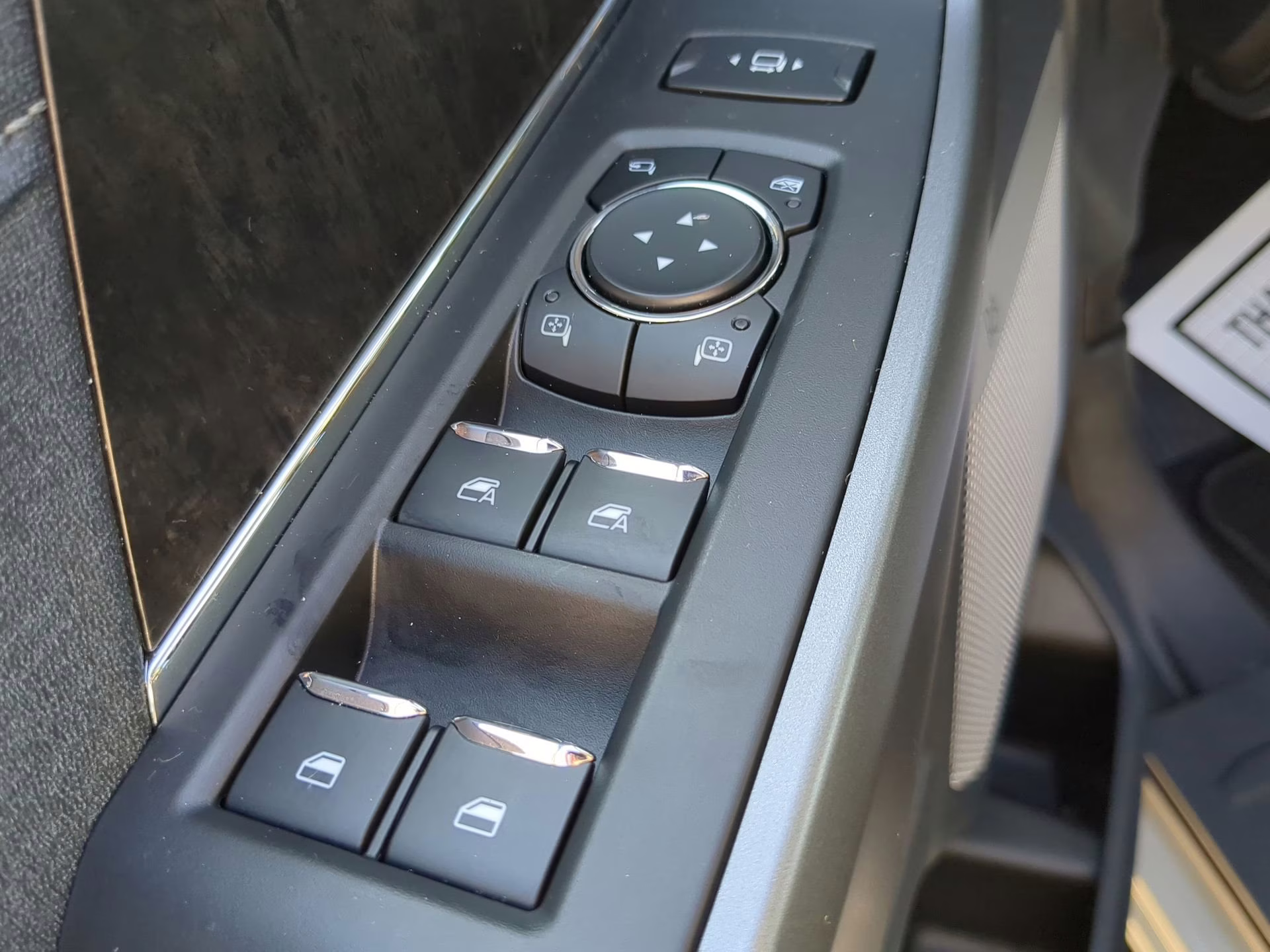 2026 Avalanche Ford Super Duty F-250 SRW LARIAT Crew Cab Pickup 4X4 Truck