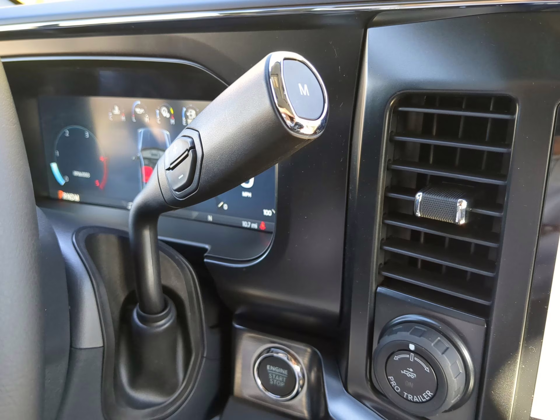 2026 Avalanche Ford Super Duty F-250 SRW LARIAT Crew Cab Pickup 4X4 Truck