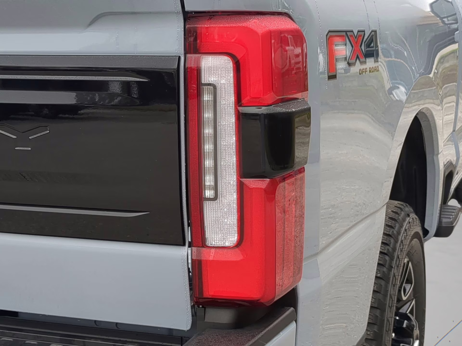 2026 Glacier Gray Metallic Tricoat Ford Super Duty F-350 SRW Platinum Crew Cab Pickup 4X4 Truck