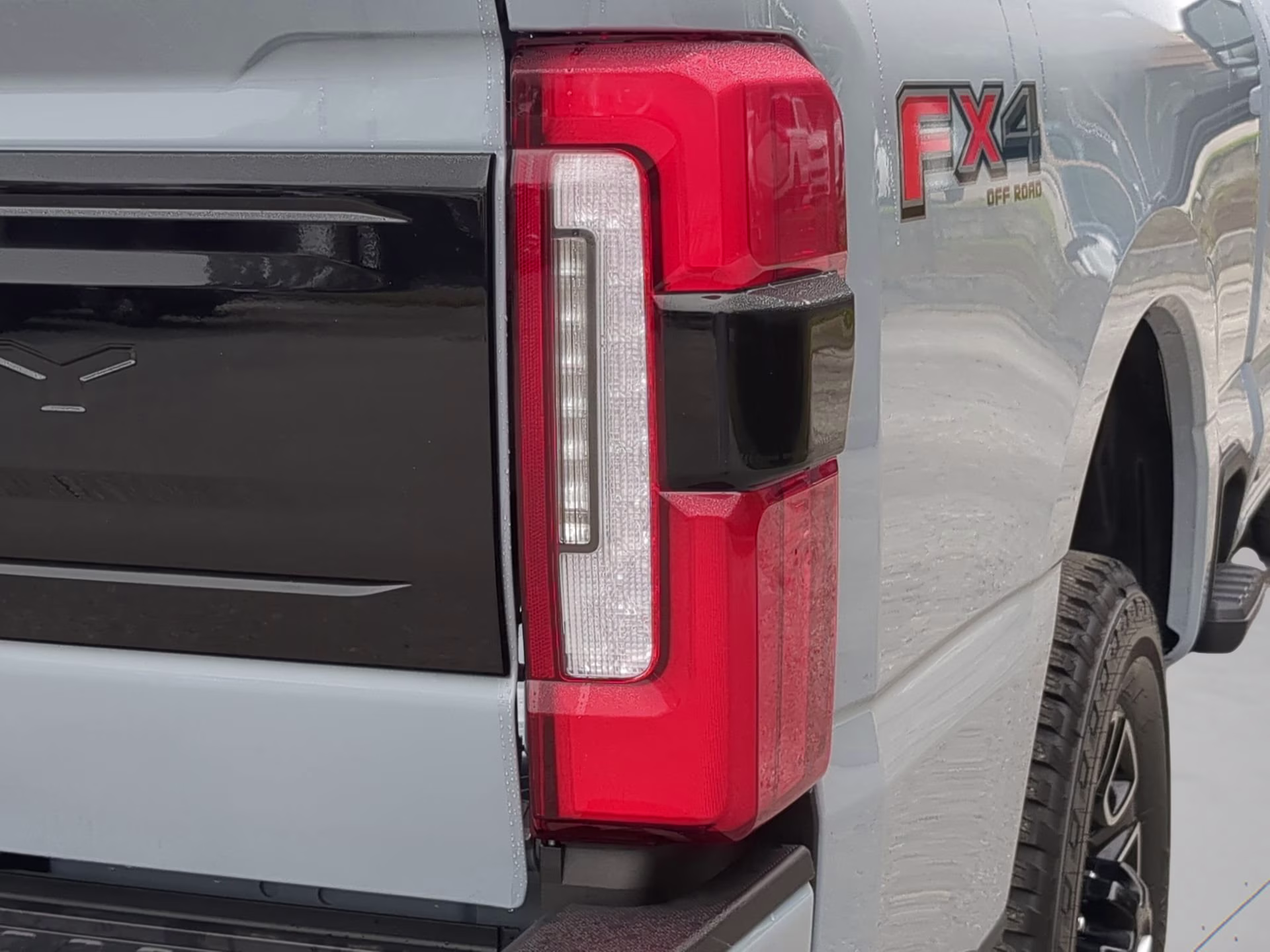 2026 Glacier Gray Metallic Tricoat Ford Super Duty F-350 SRW Platinum Crew Cab Pickup 4X4 Truck