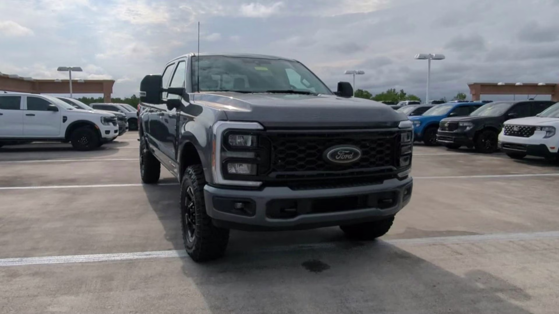 2026 Carbonized Gray Metallic Ford Super Duty F-350 SRW LARIAT Crew Cab Pickup 4X4 Truck