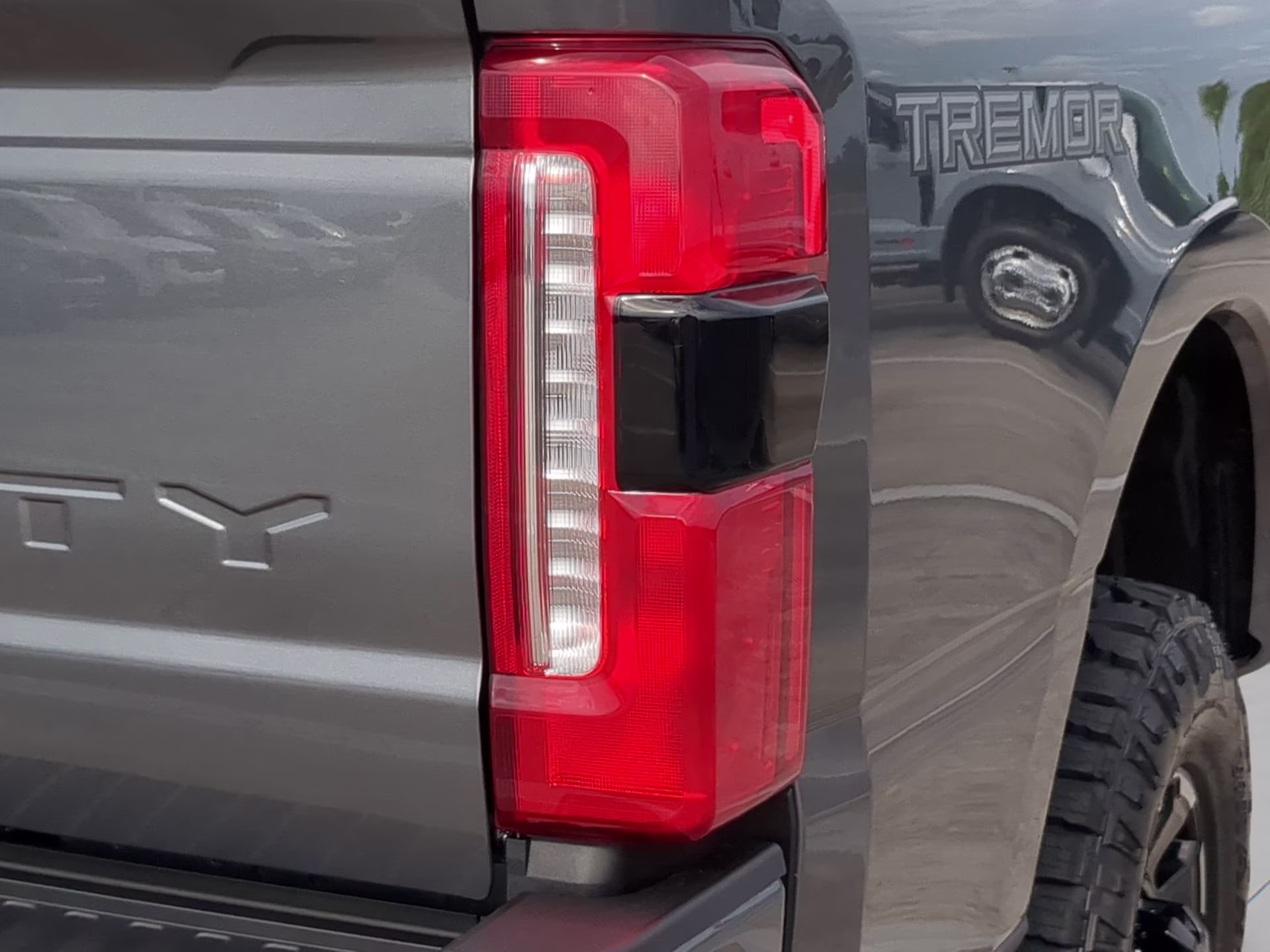 2026 Carbonized Gray Metallic Ford Super Duty F-350 SRW LARIAT Crew Cab Pickup 4X4 Truck