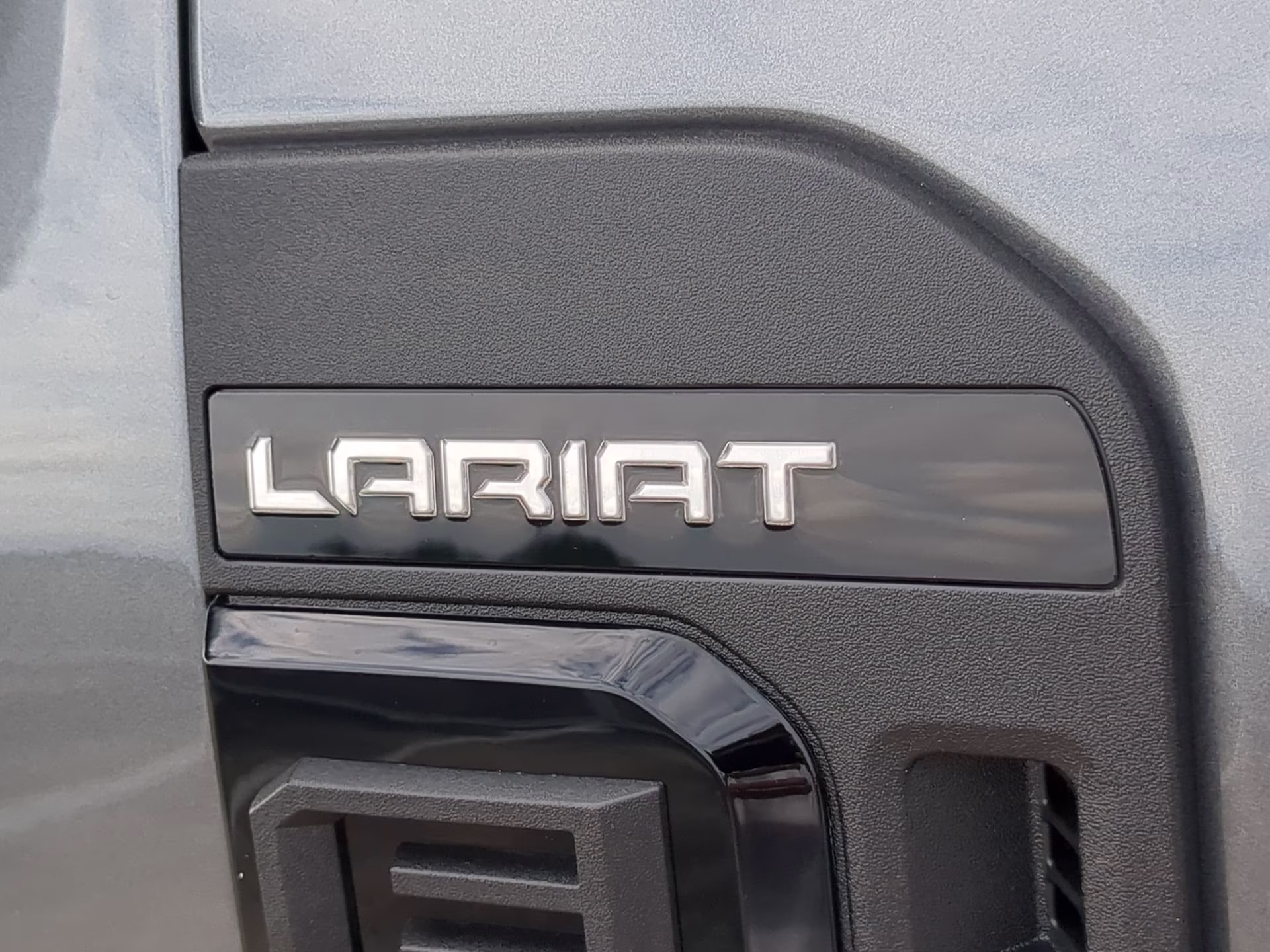2026 Carbonized Gray Metallic Ford Super Duty F-350 SRW LARIAT Crew Cab Pickup 4X4 Truck
