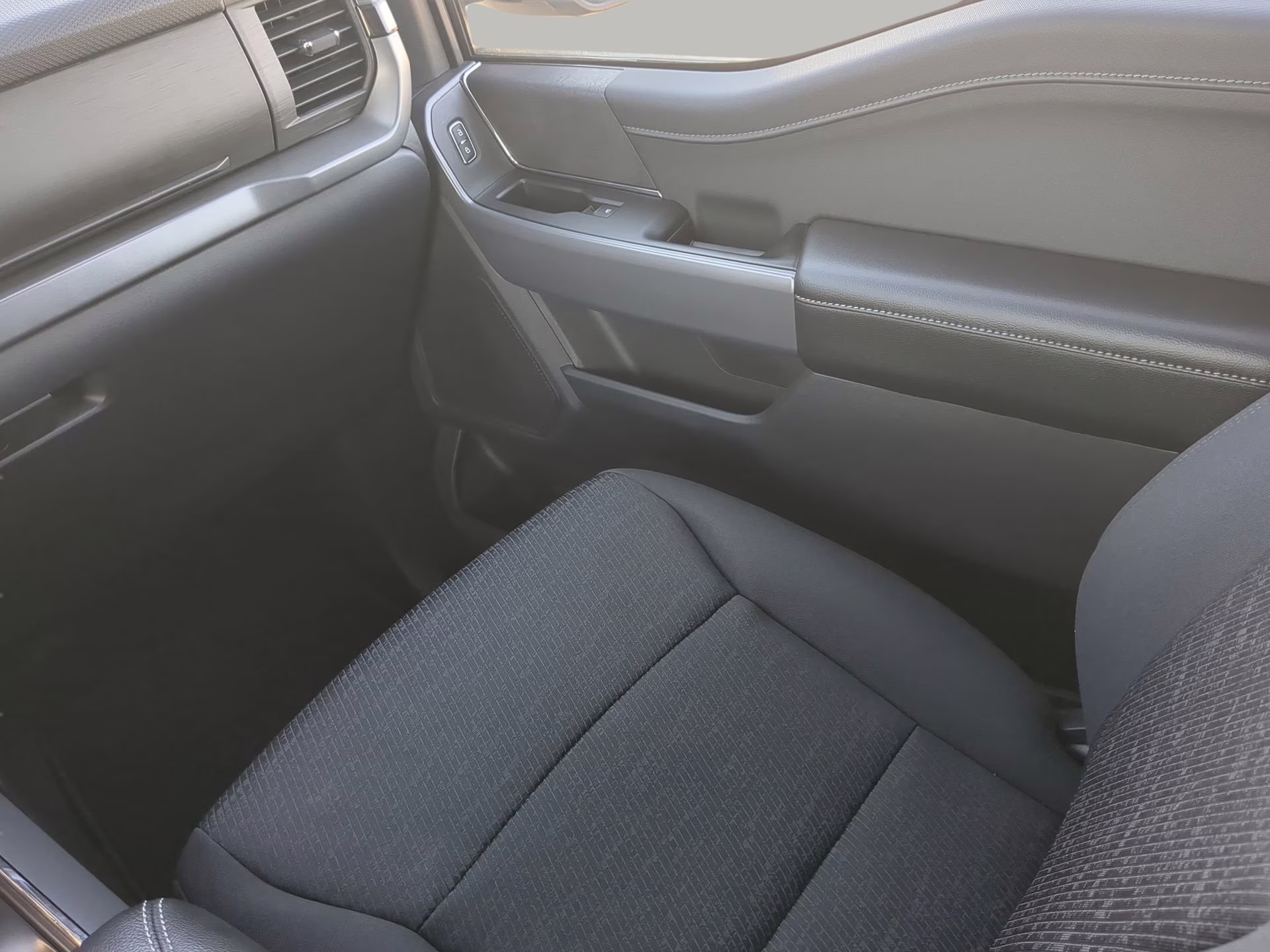 2026 Avalanche Ford F-150 XLT Crew Cab Pickup 4X4 Truck