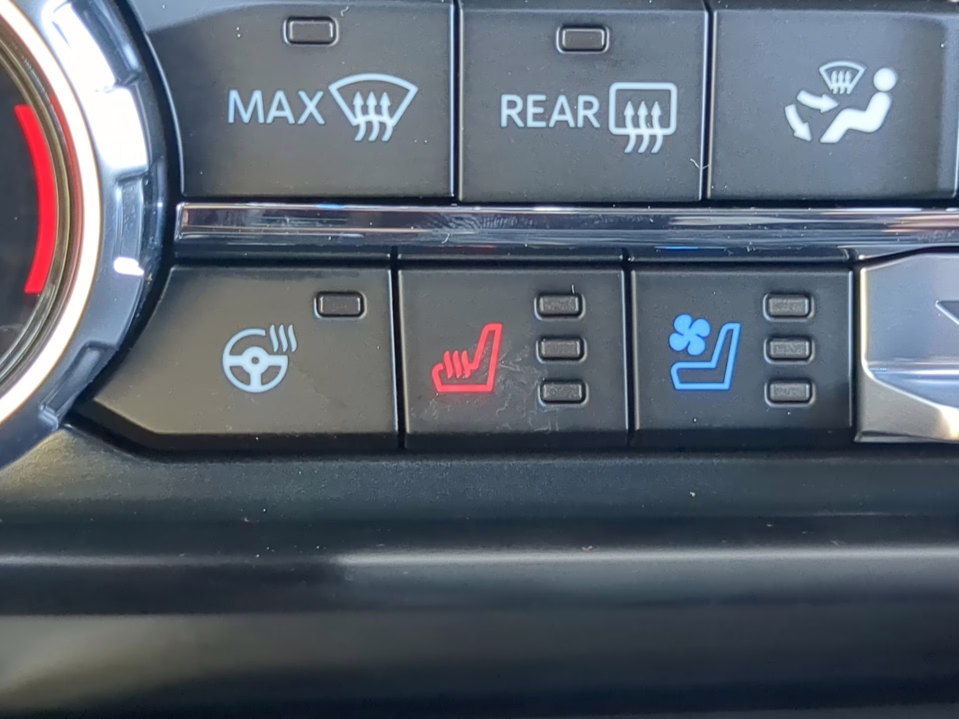 2026 Iconic Silver Metallic Ford F-150 LARIAT Crew Cab Pickup 4X4 Truck