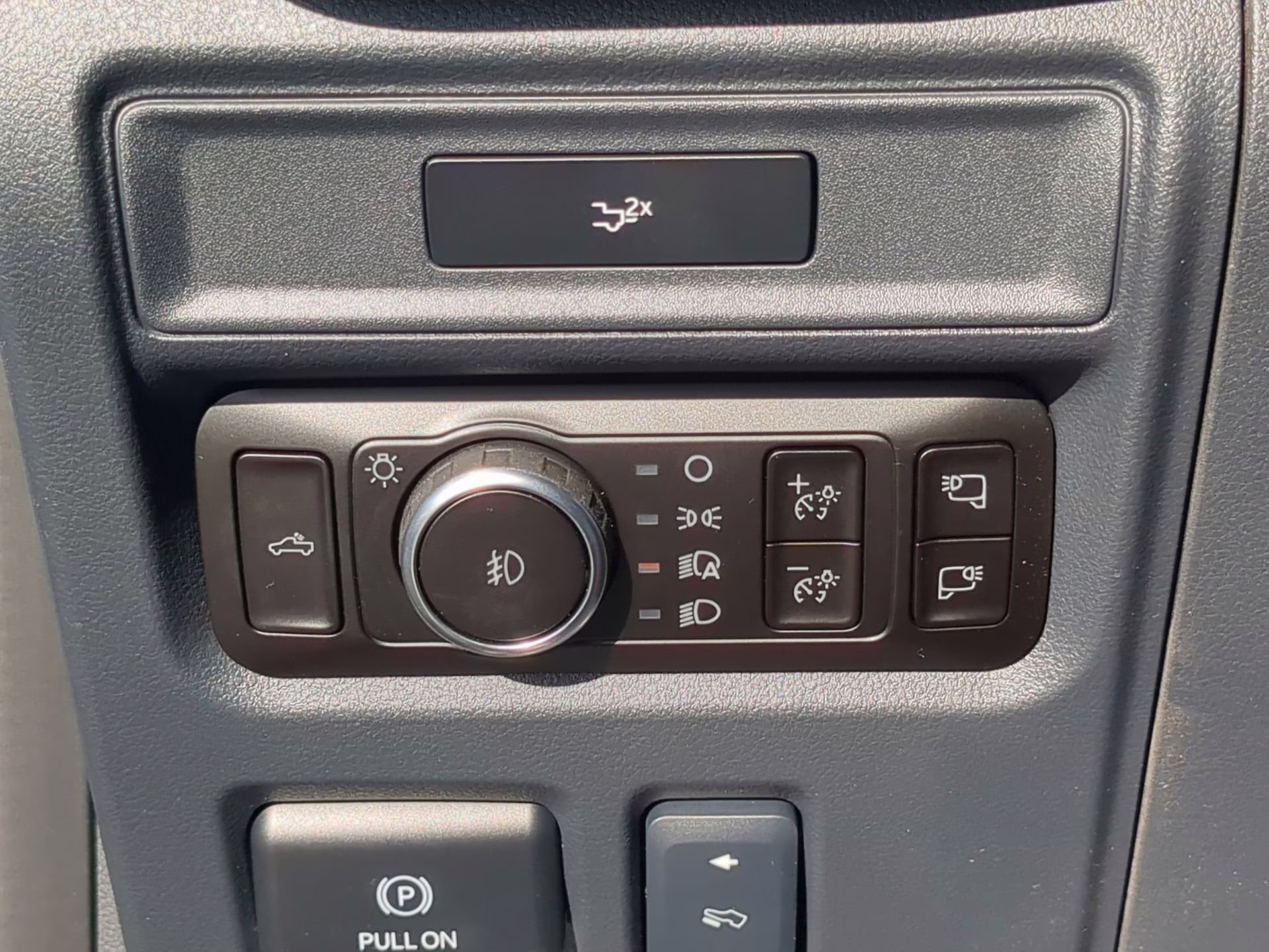 2026 Iconic Silver Metallic Ford F-150 LARIAT Crew Cab Pickup 4X4 Truck