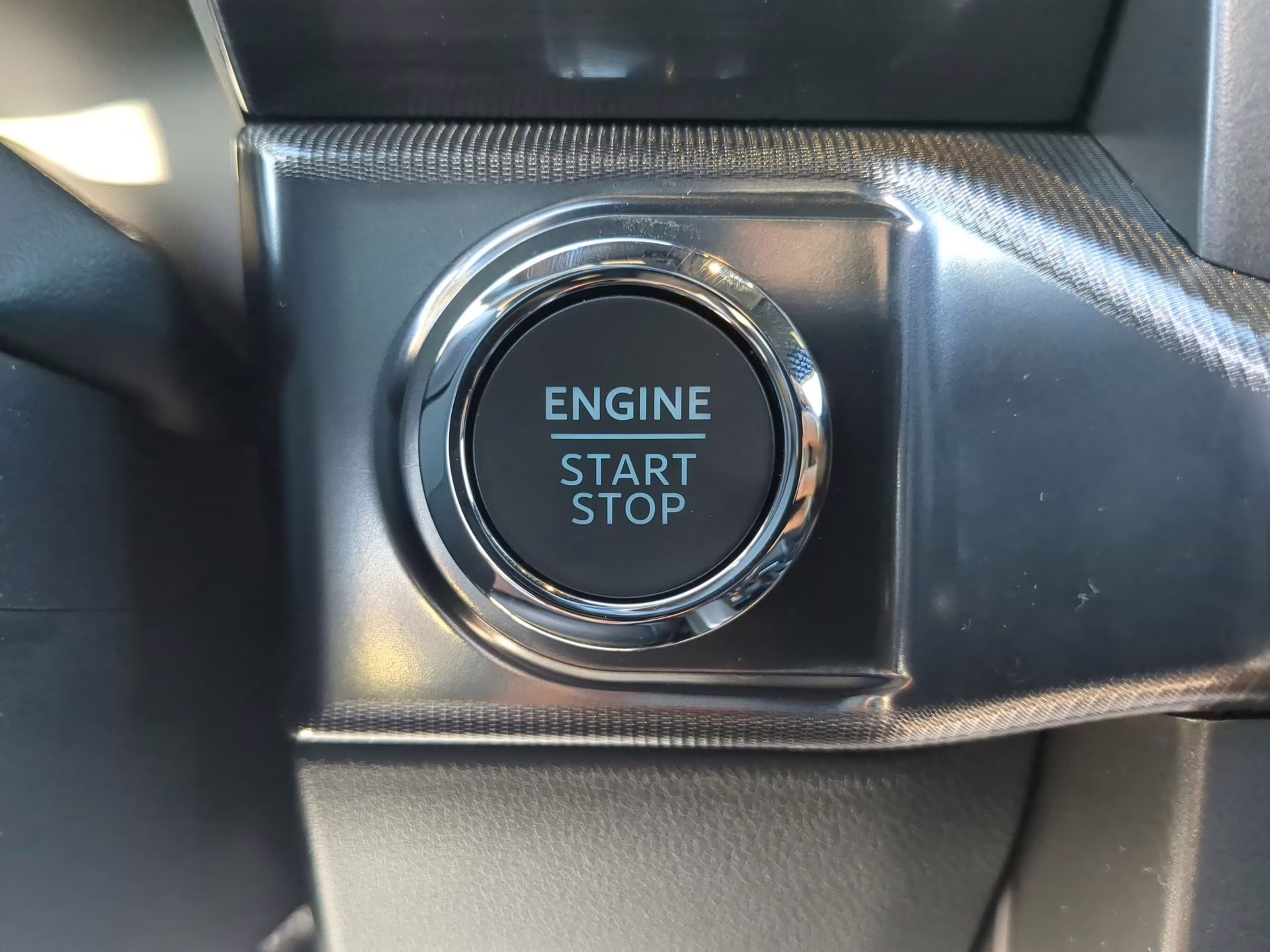 2026 Iconic Silver Metallic Ford F-150 LARIAT Crew Cab Pickup 4X4 Truck