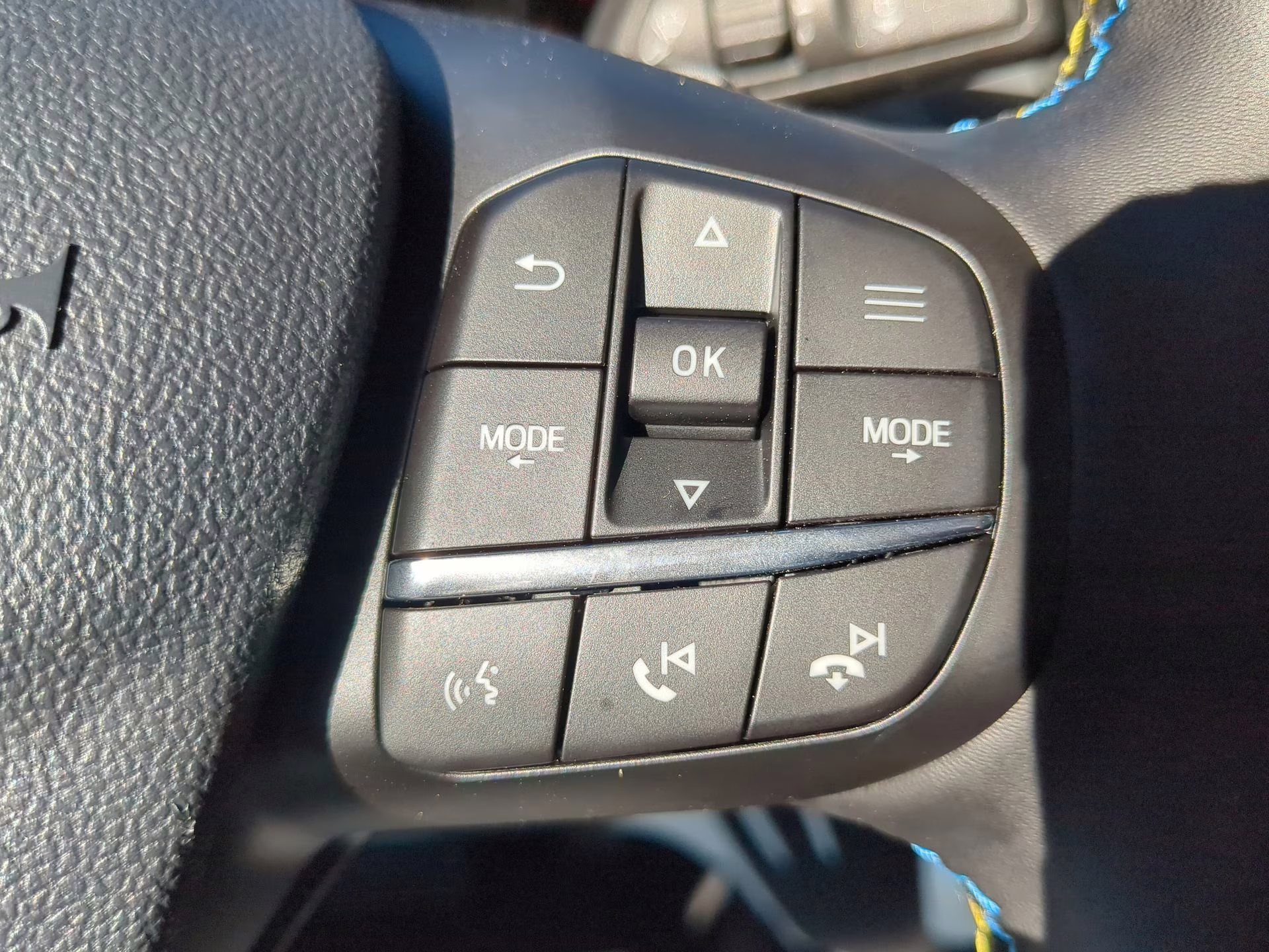 2026 Space White Metallic Ford Maverick Lobo Standard Crew Cab Pickup AWD Truck