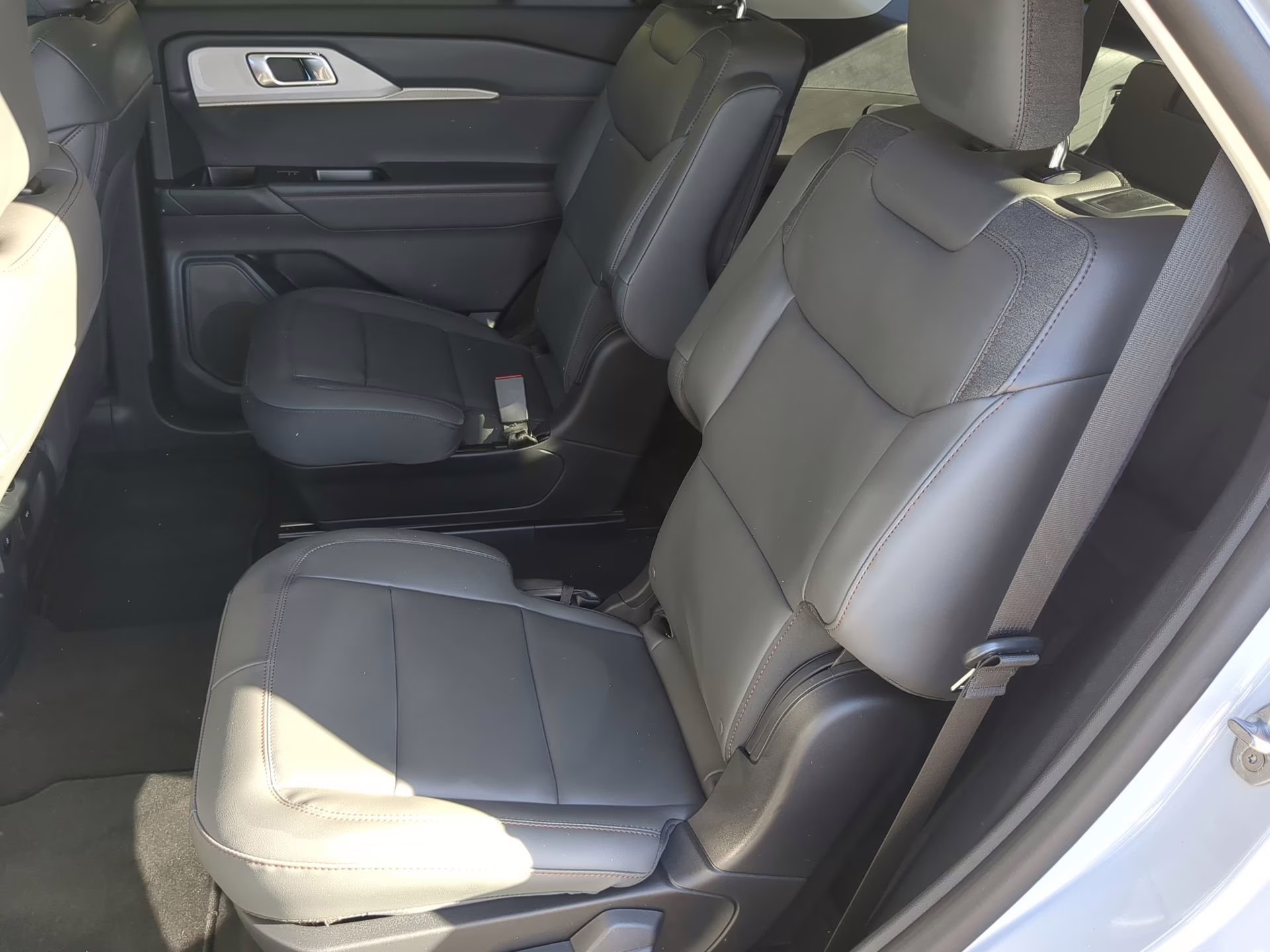 2026 Space White Metallic Ford Explorer Active RWD SUV