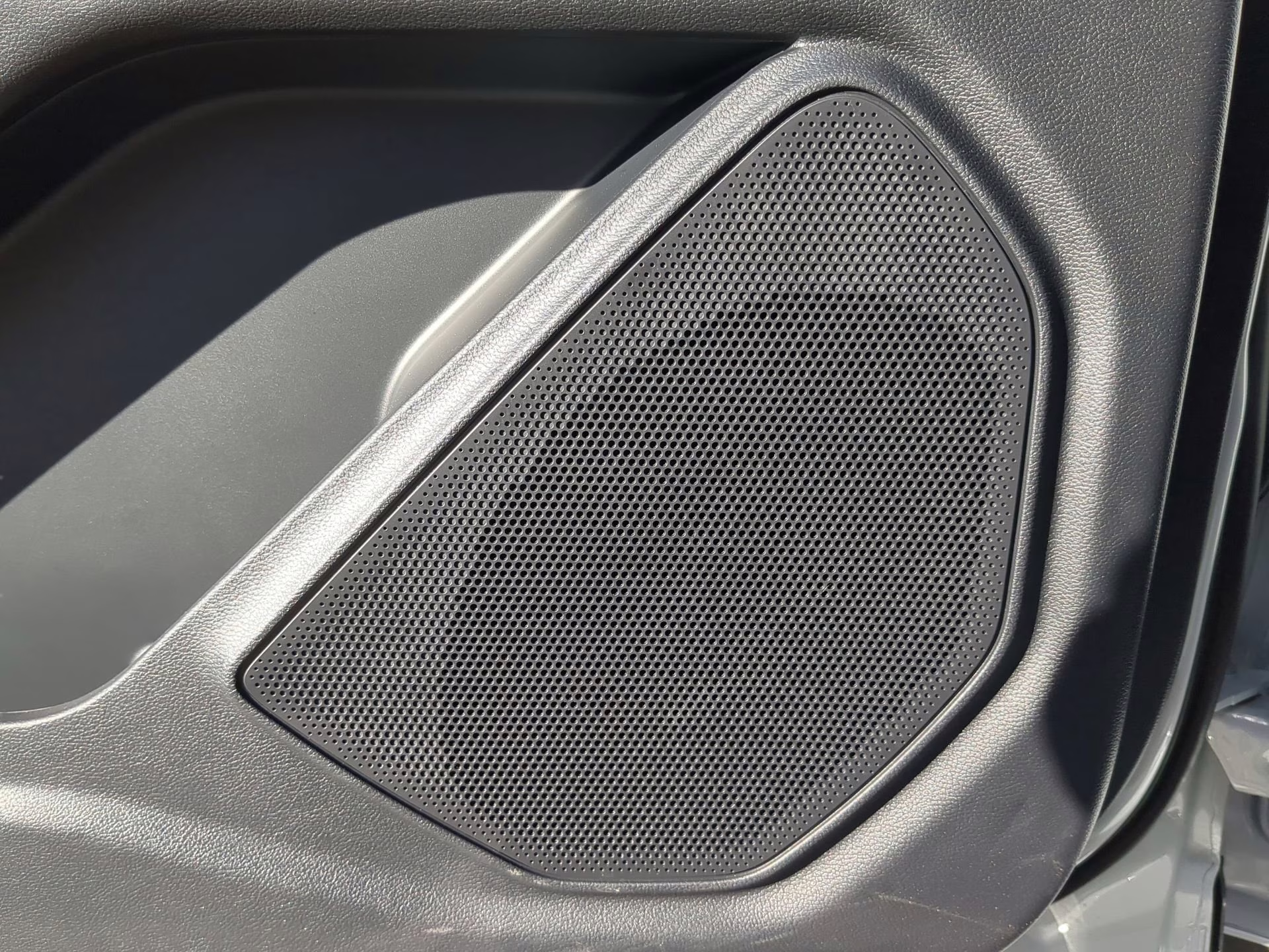 2026 Space White Metallic Ford Explorer Active RWD SUV