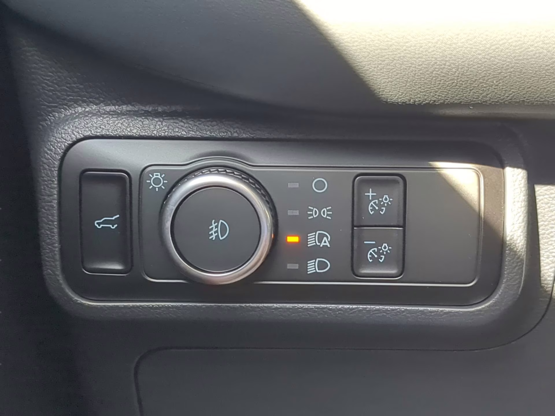 2026 Space White Metallic Ford Explorer Active RWD SUV