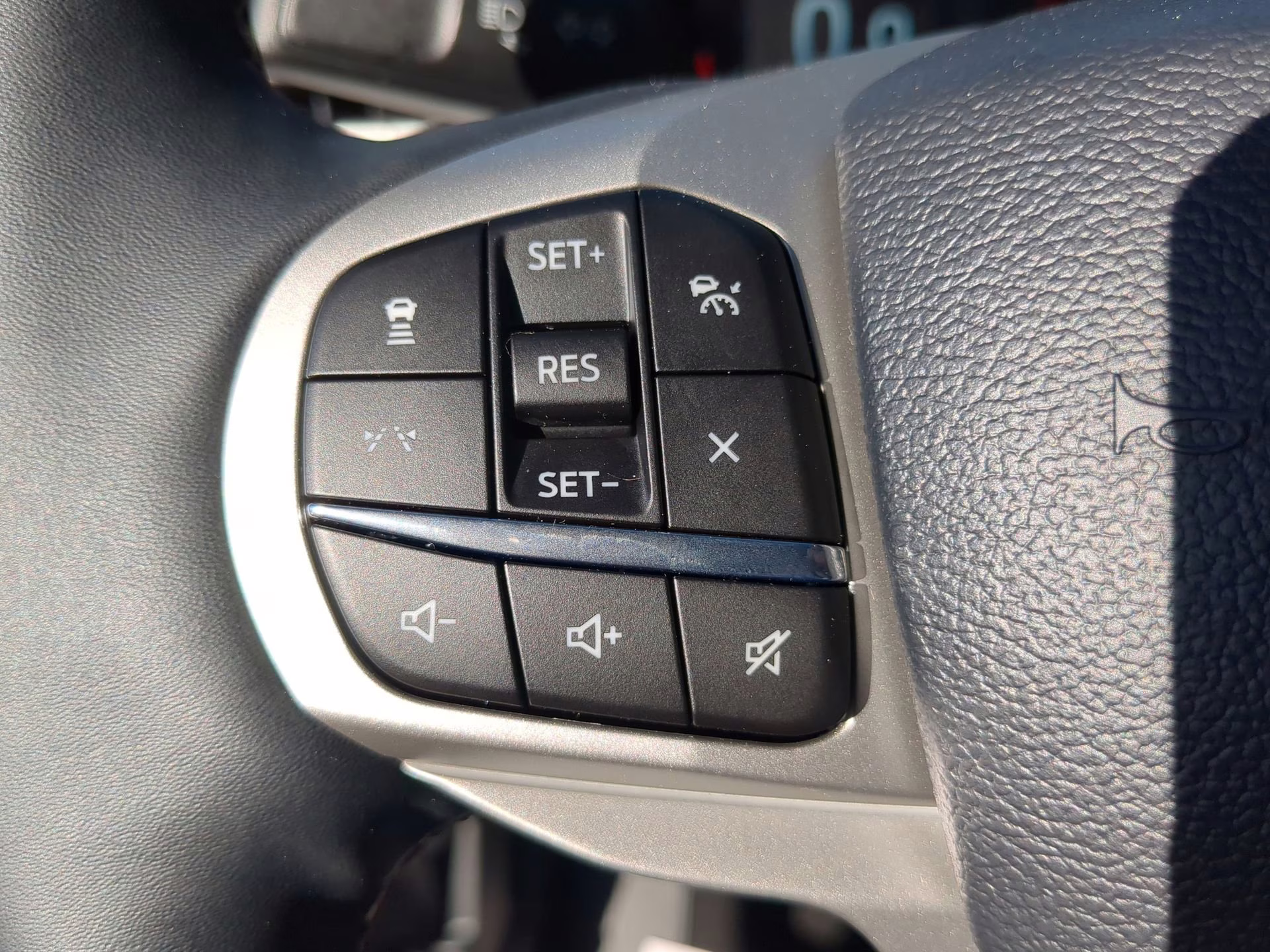 2026 Space White Metallic Ford Explorer Active RWD SUV