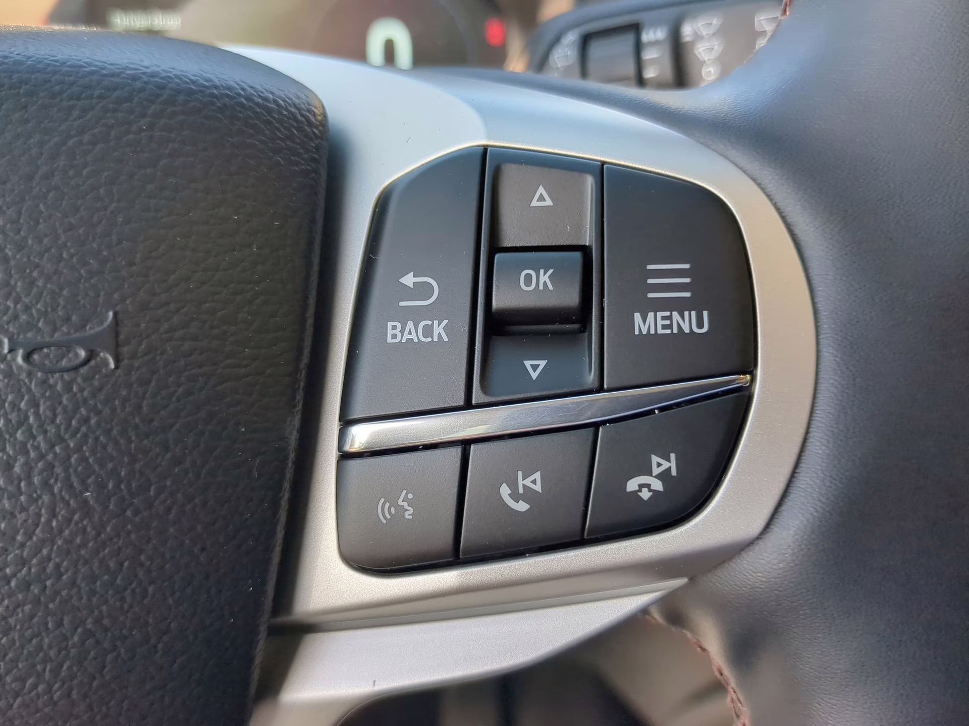 2026 Space White Metallic Ford Explorer Active RWD SUV