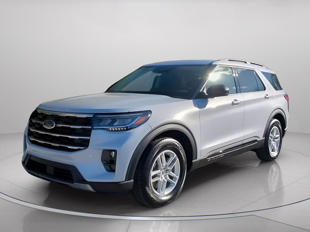 2026 Space White Metallic Ford Explorer Active RWD SUV