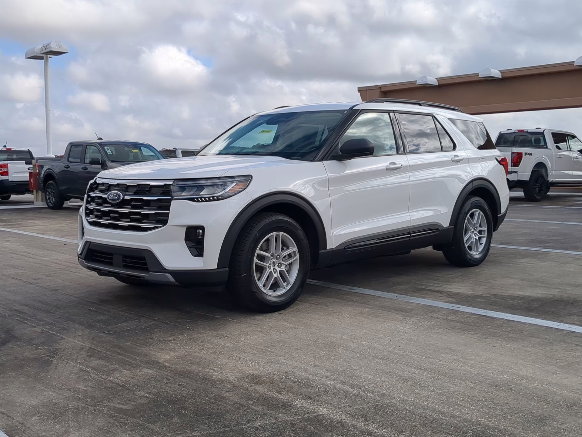 2026 Star White Metallic Tri-Coat Ford Explorer Active RWD SUV