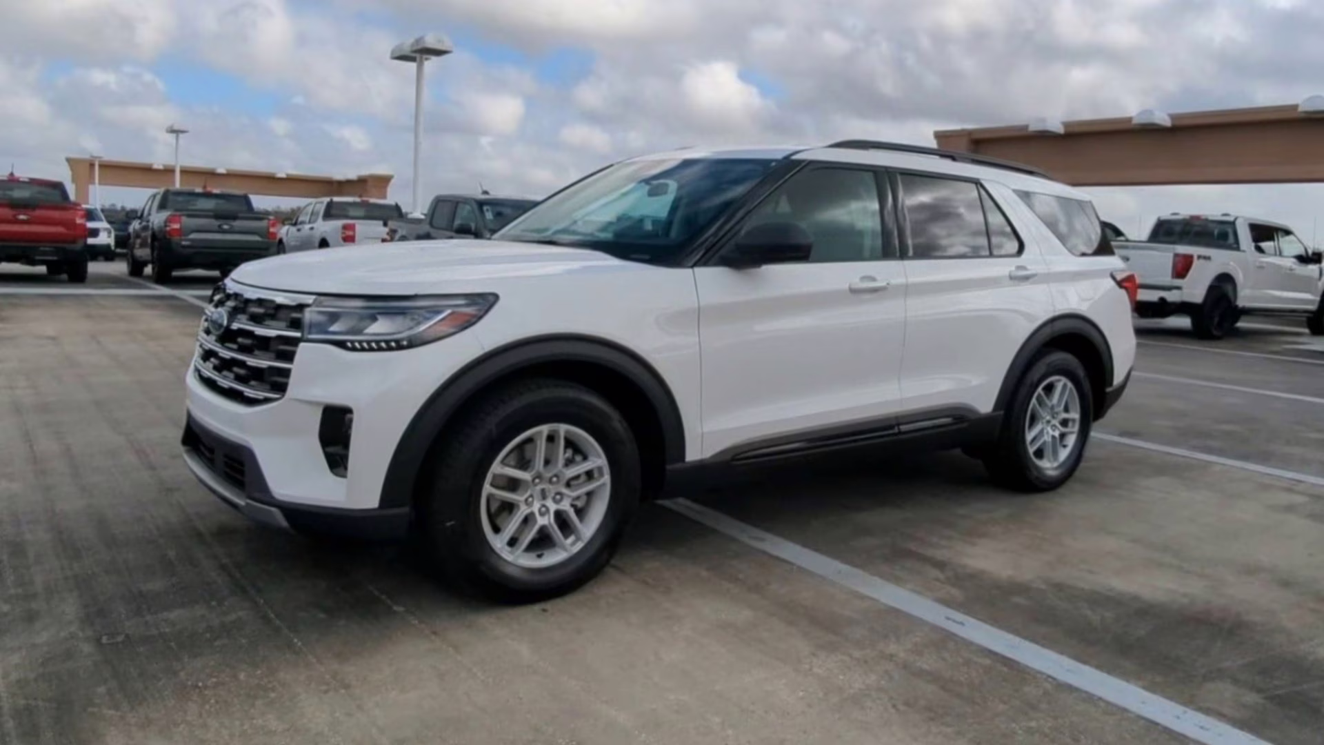 2026 Star White Metallic Tri-Coat Ford Explorer Active RWD SUV