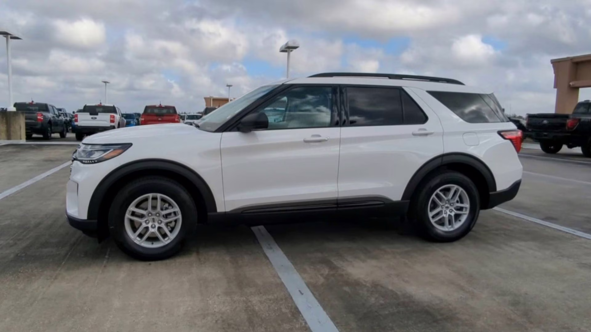 2026 Star White Metallic Tri-Coat Ford Explorer Active RWD SUV