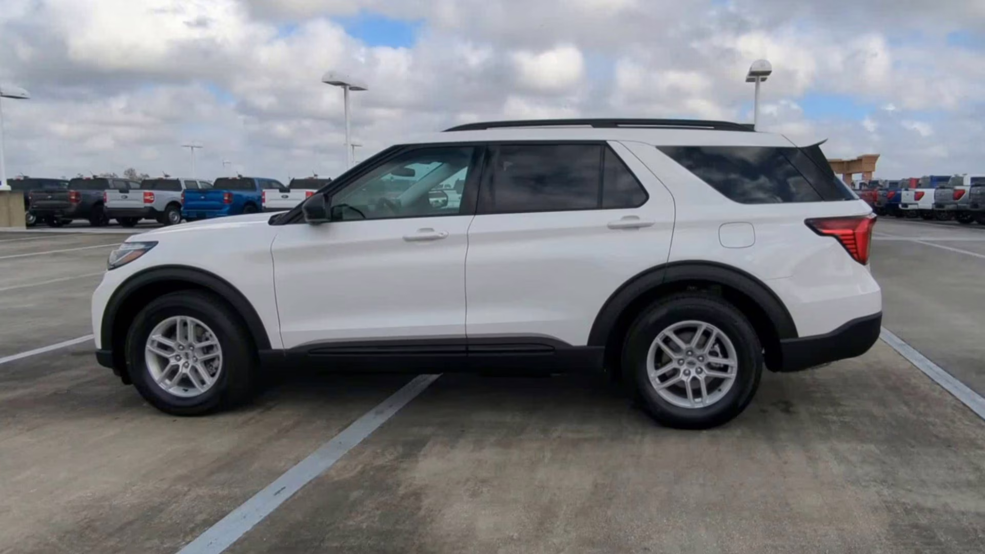2026 Star White Metallic Tri-Coat Ford Explorer Active RWD SUV