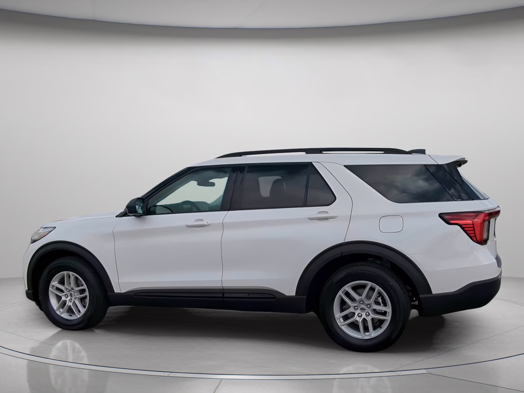 2026 Star White Metallic Tri-Coat Ford Explorer Active RWD SUV