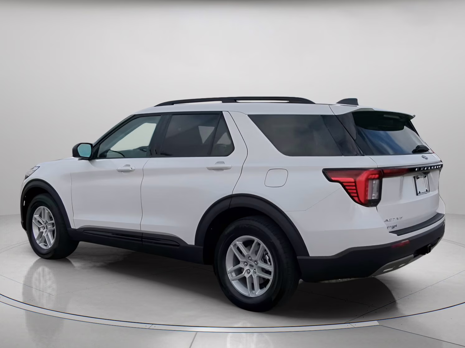 2026 Star White Metallic Tri-Coat Ford Explorer Active RWD SUV