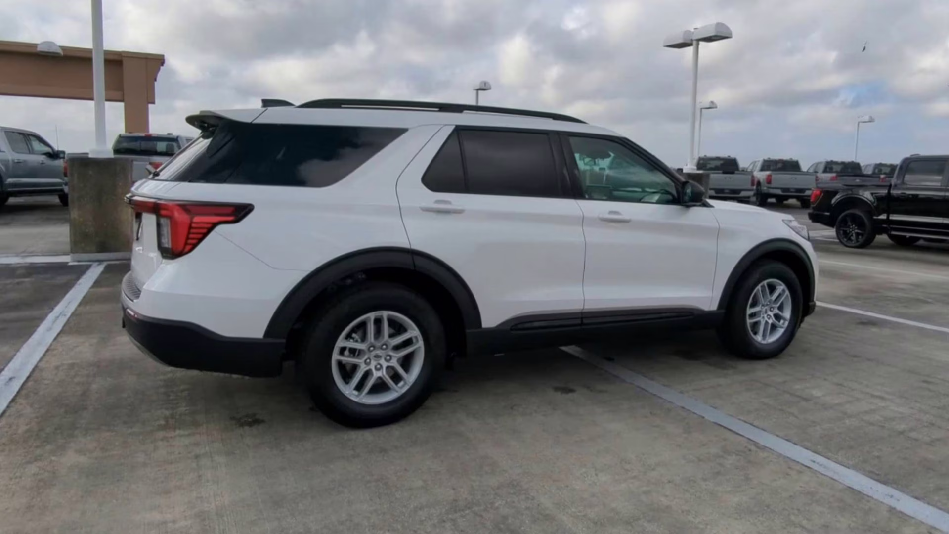 2026 Star White Metallic Tri-Coat Ford Explorer Active RWD SUV