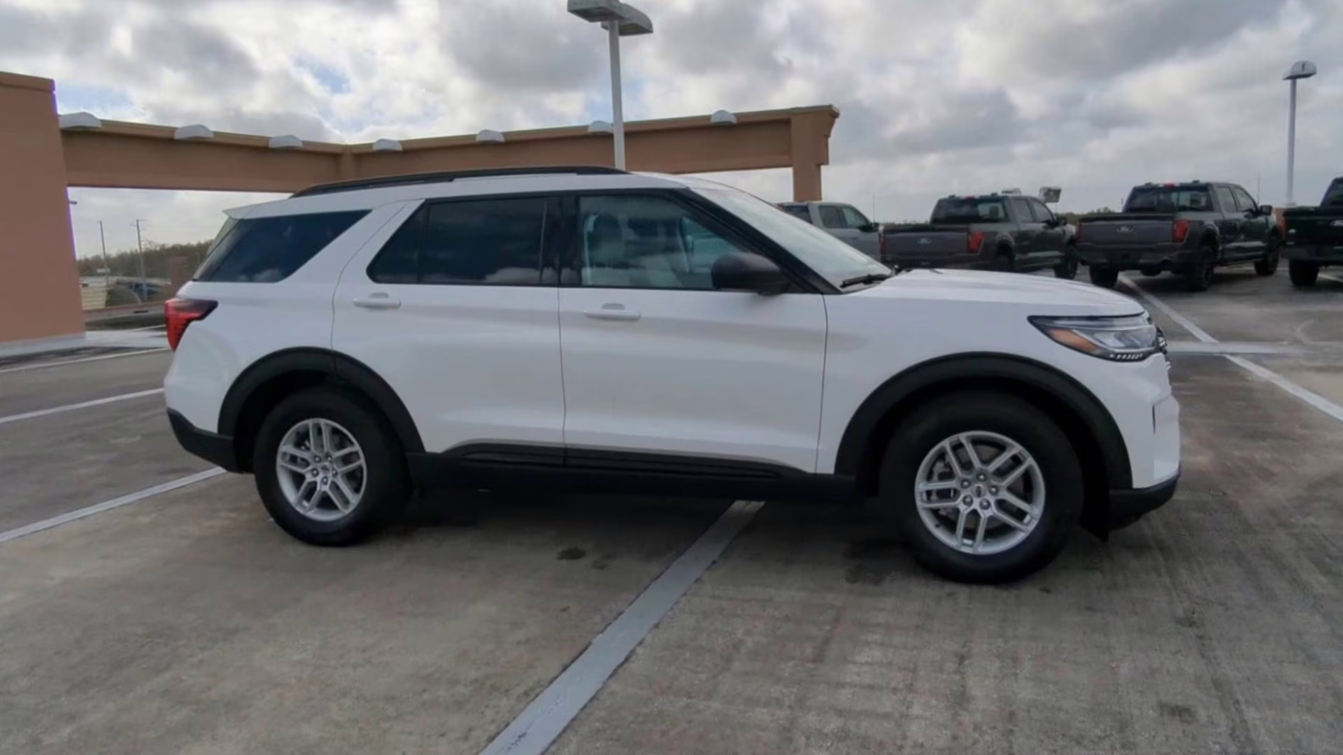 2026 Star White Metallic Tri-Coat Ford Explorer Active RWD SUV