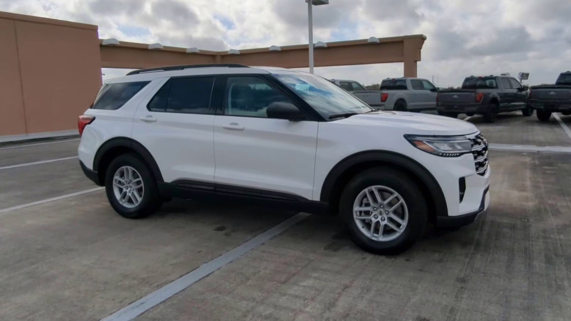 2026 Star White Metallic Tri-Coat Ford Explorer Active RWD SUV