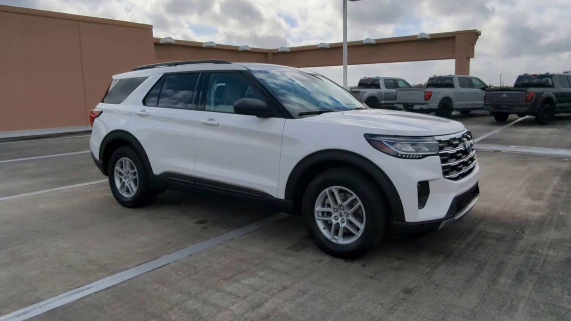2026 Star White Metallic Tri-Coat Ford Explorer Active RWD SUV