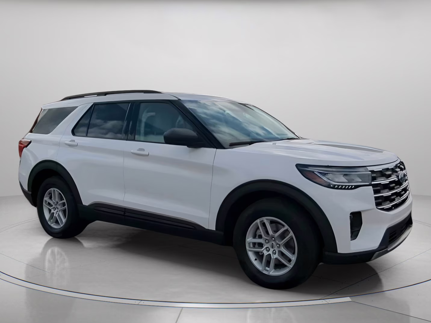 2026 Star White Metallic Tri-Coat Ford Explorer Active RWD SUV