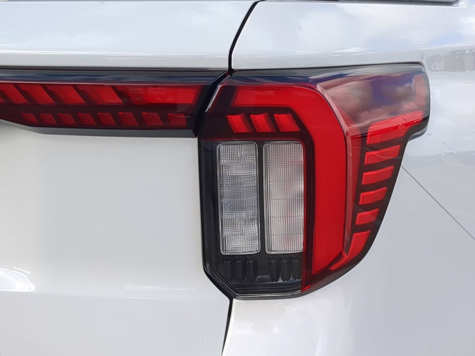 2026 Star White Metallic Tri-Coat Ford Explorer Active RWD SUV