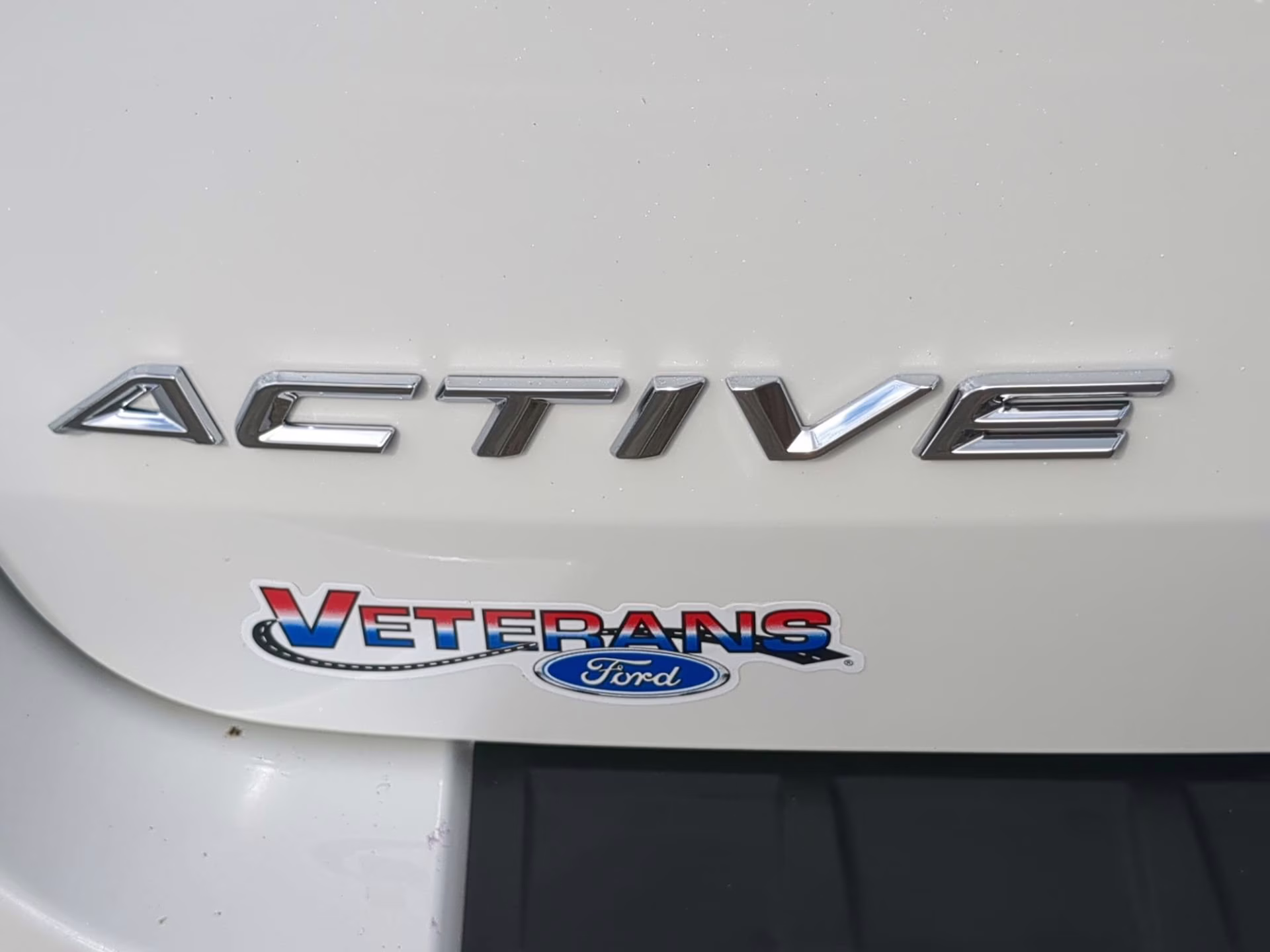 2026 Star White Metallic Tri-Coat Ford Explorer Active RWD SUV