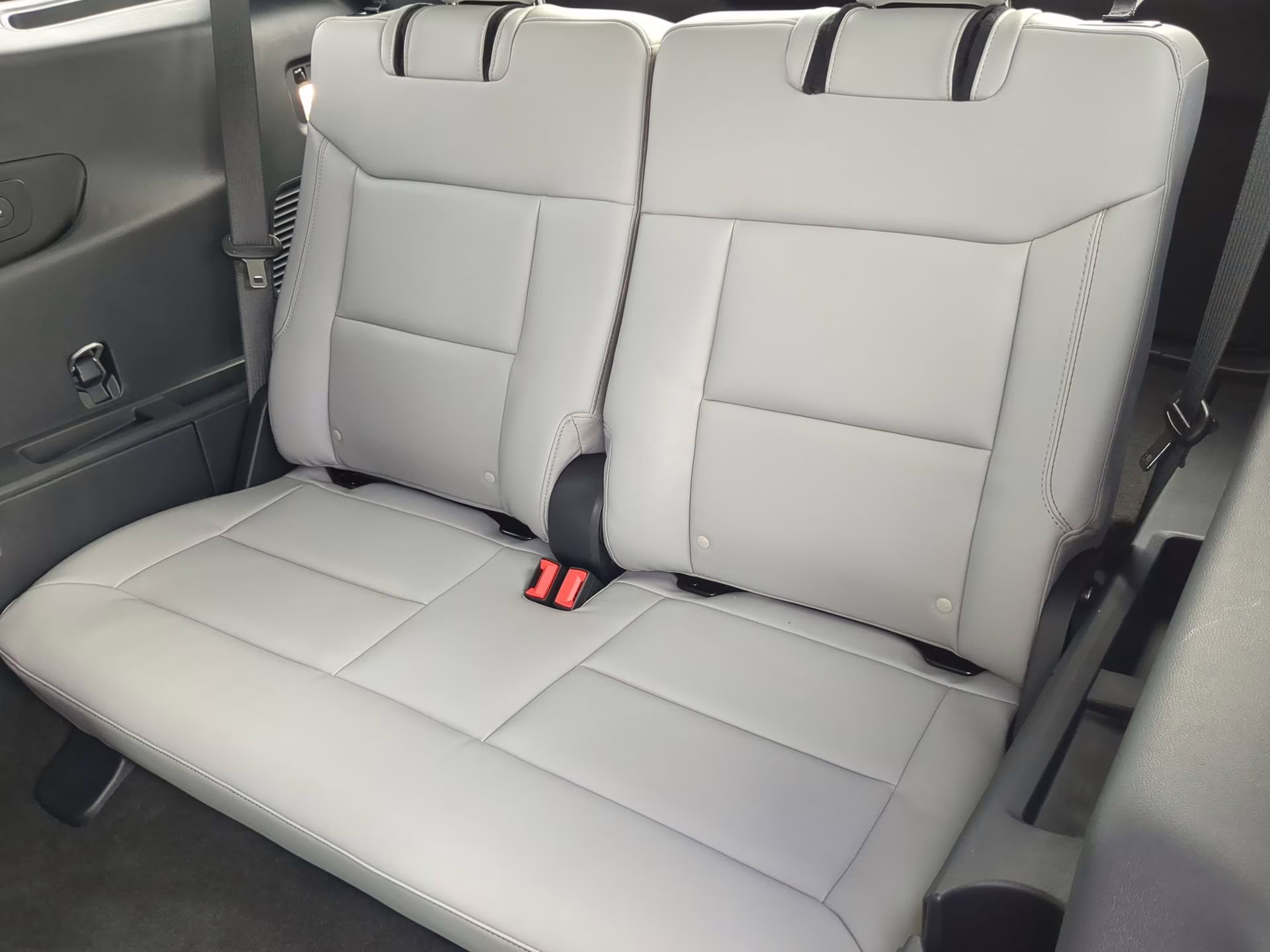 2026 Star White Metallic Tri-Coat Ford Explorer Active RWD SUV