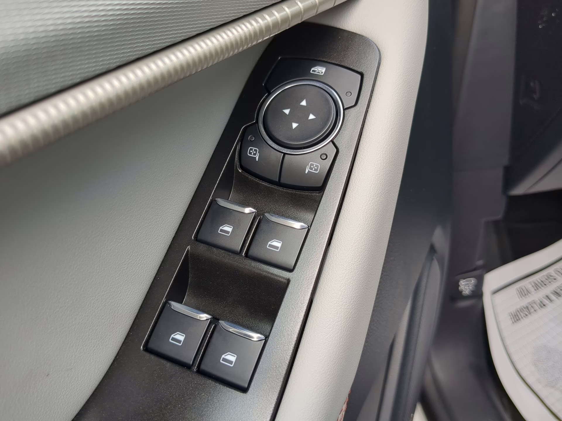 2026 Star White Metallic Tri-Coat Ford Explorer Active RWD SUV