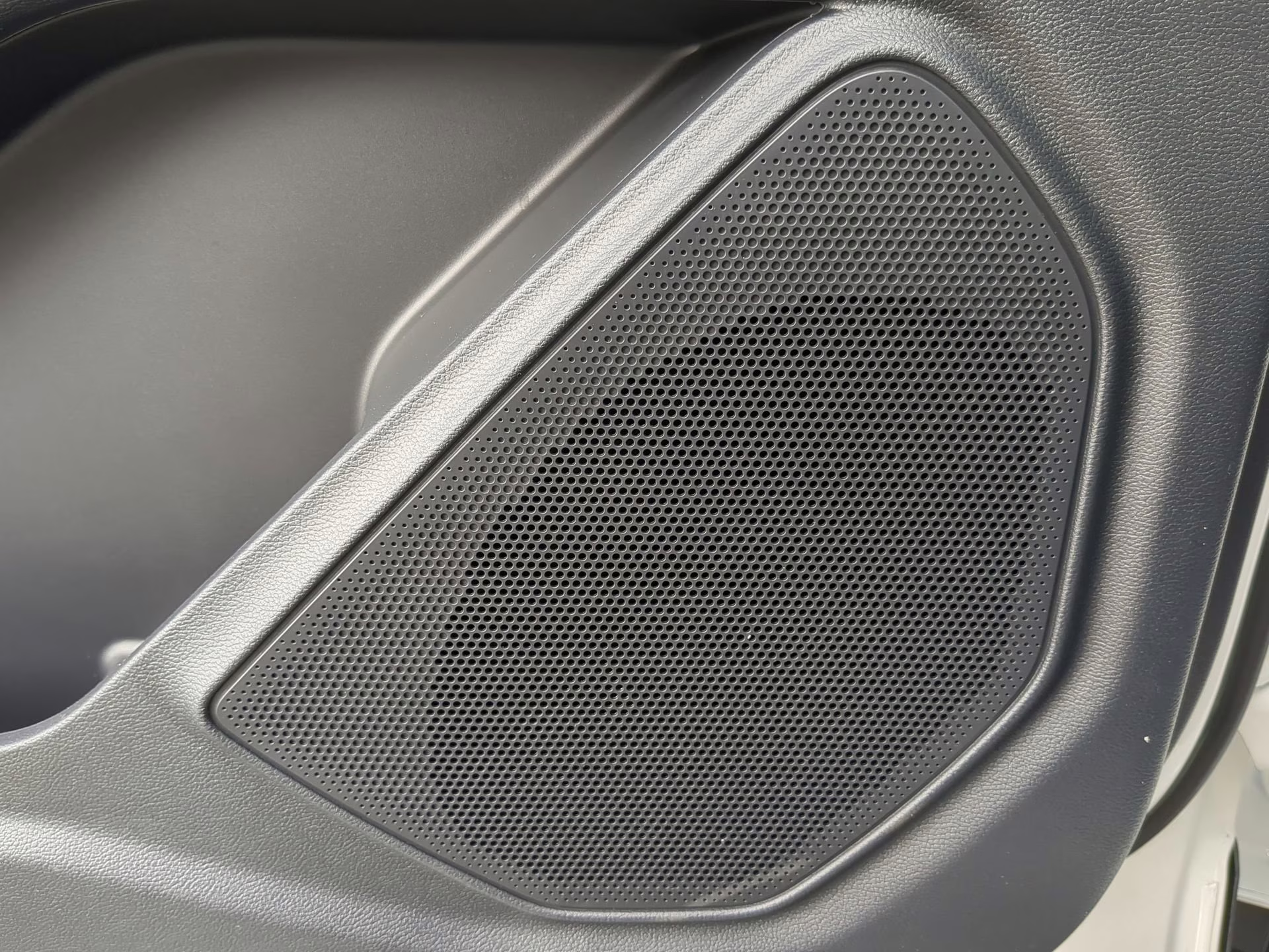 2026 Star White Metallic Tri-Coat Ford Explorer Active RWD SUV