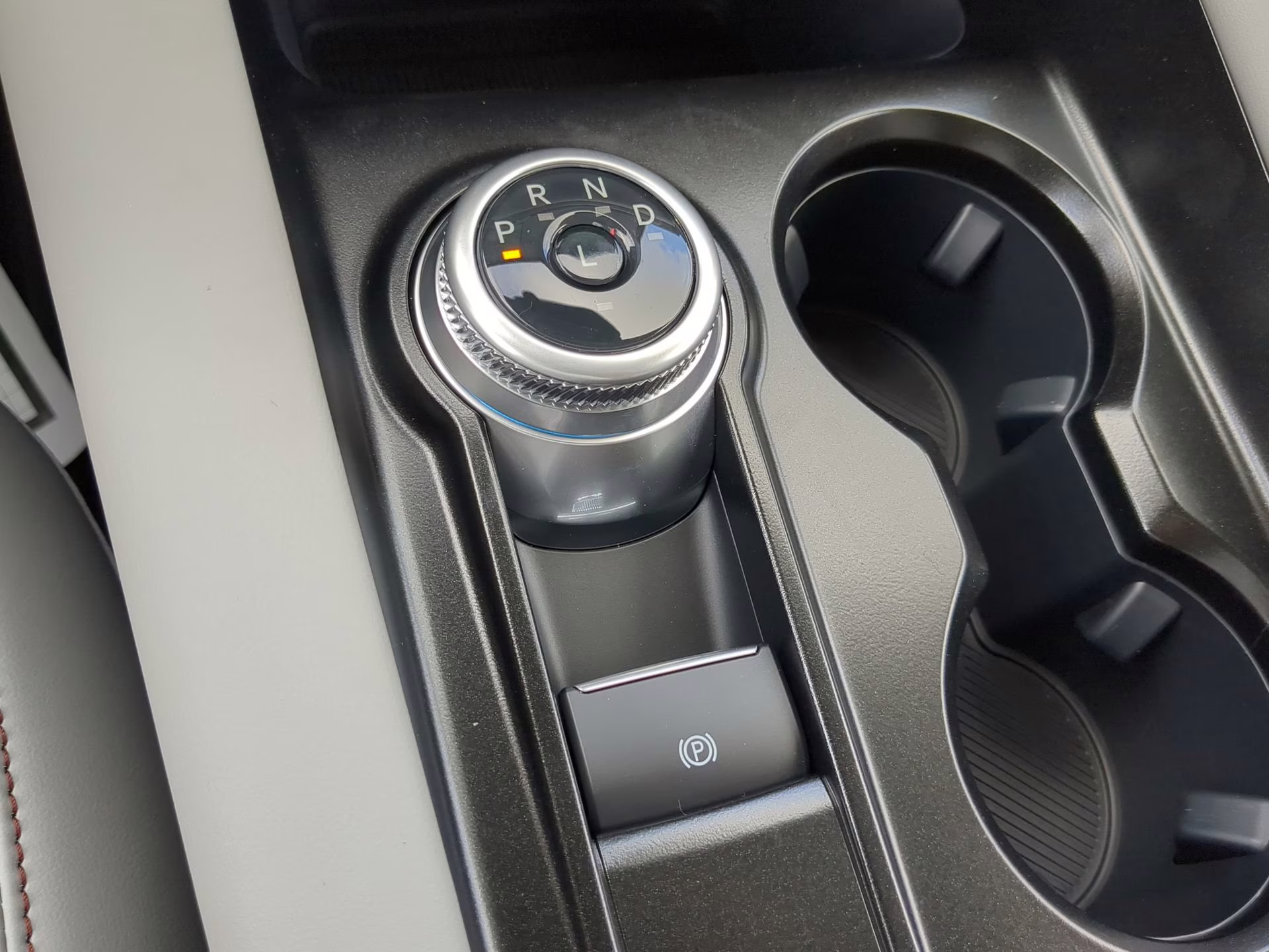 2026 Star White Metallic Tri-Coat Ford Explorer Active RWD SUV