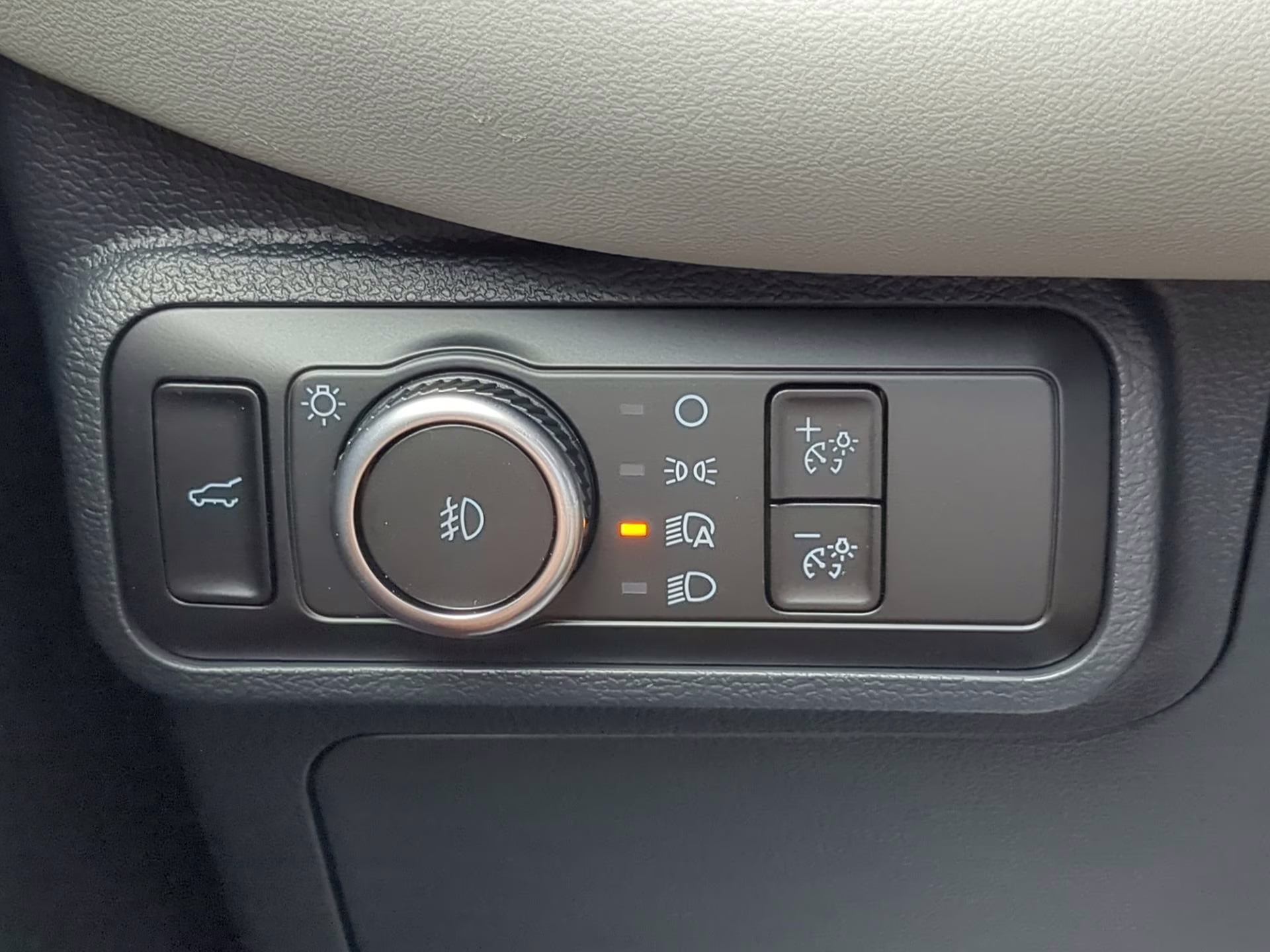 2026 Star White Metallic Tri-Coat Ford Explorer Active RWD SUV