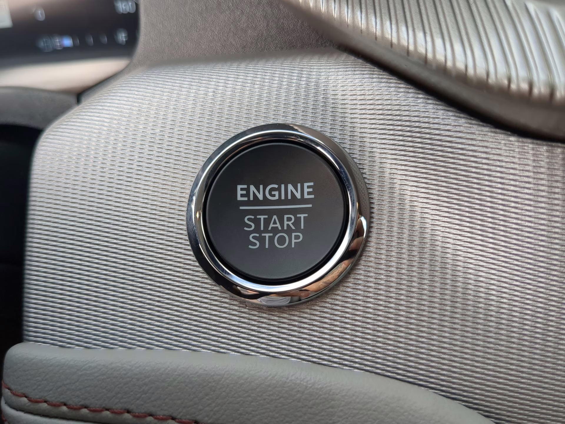 2026 Star White Metallic Tri-Coat Ford Explorer Active RWD SUV