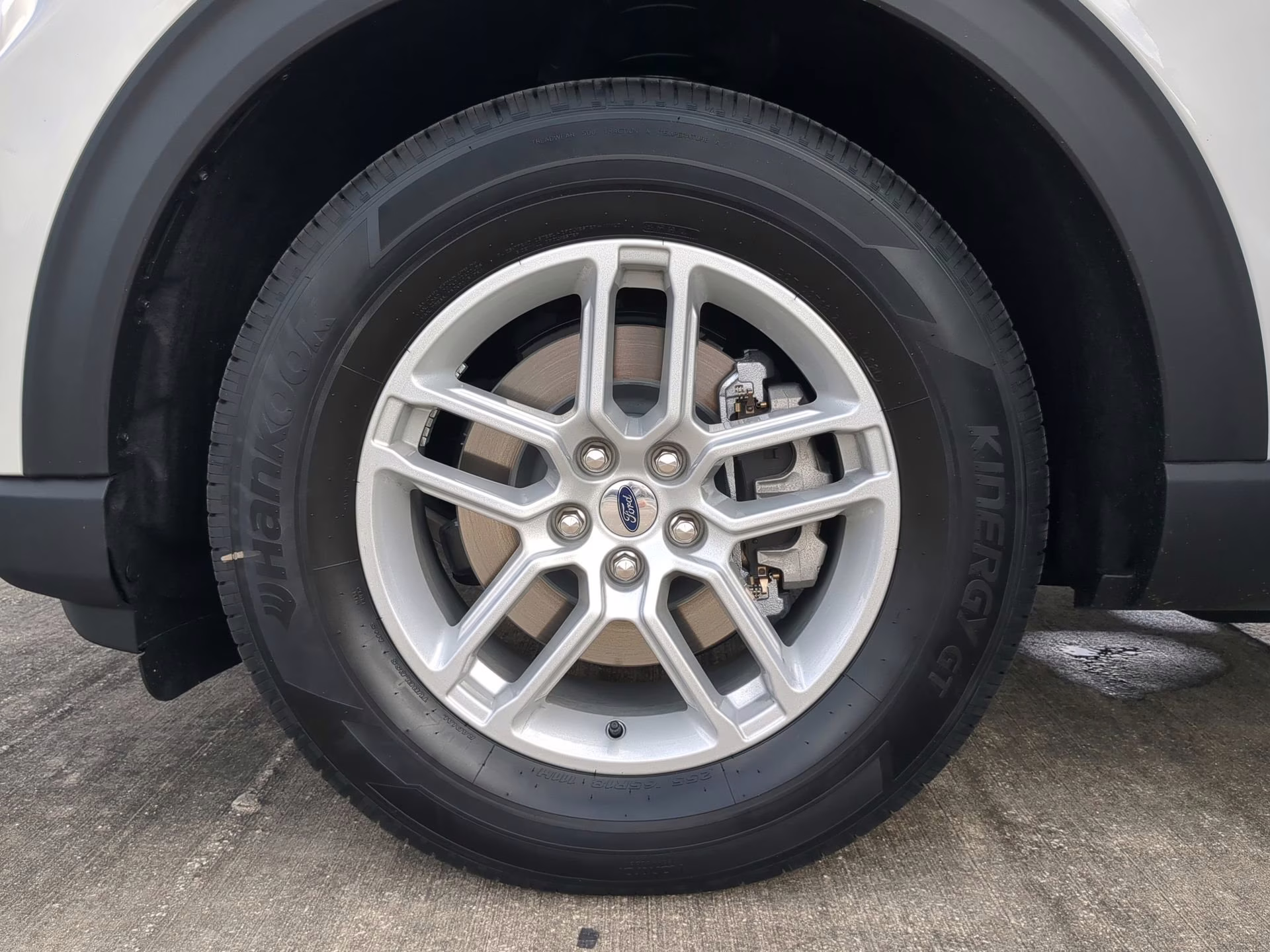 2026 Star White Metallic Tri-Coat Ford Explorer Active RWD SUV