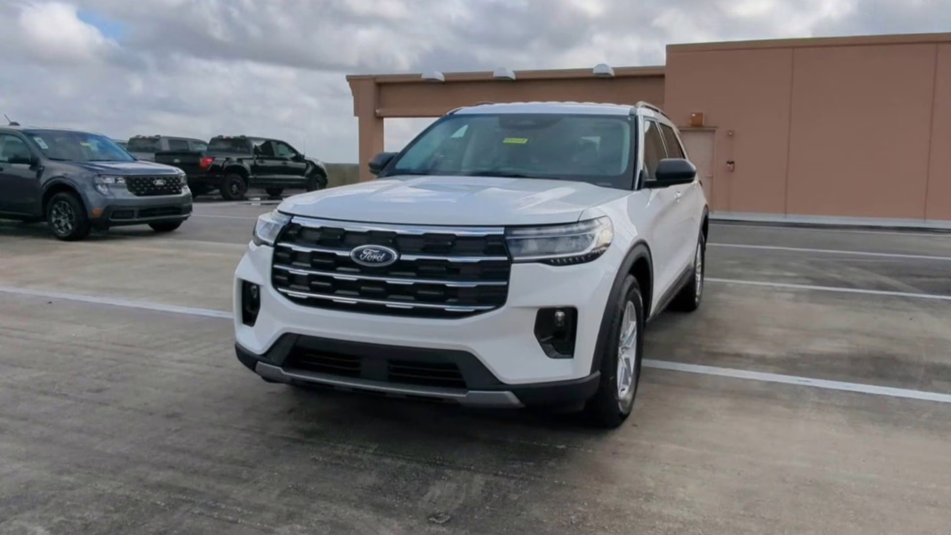 2026 Star White Metallic Tri-Coat Ford Explorer Active RWD SUV