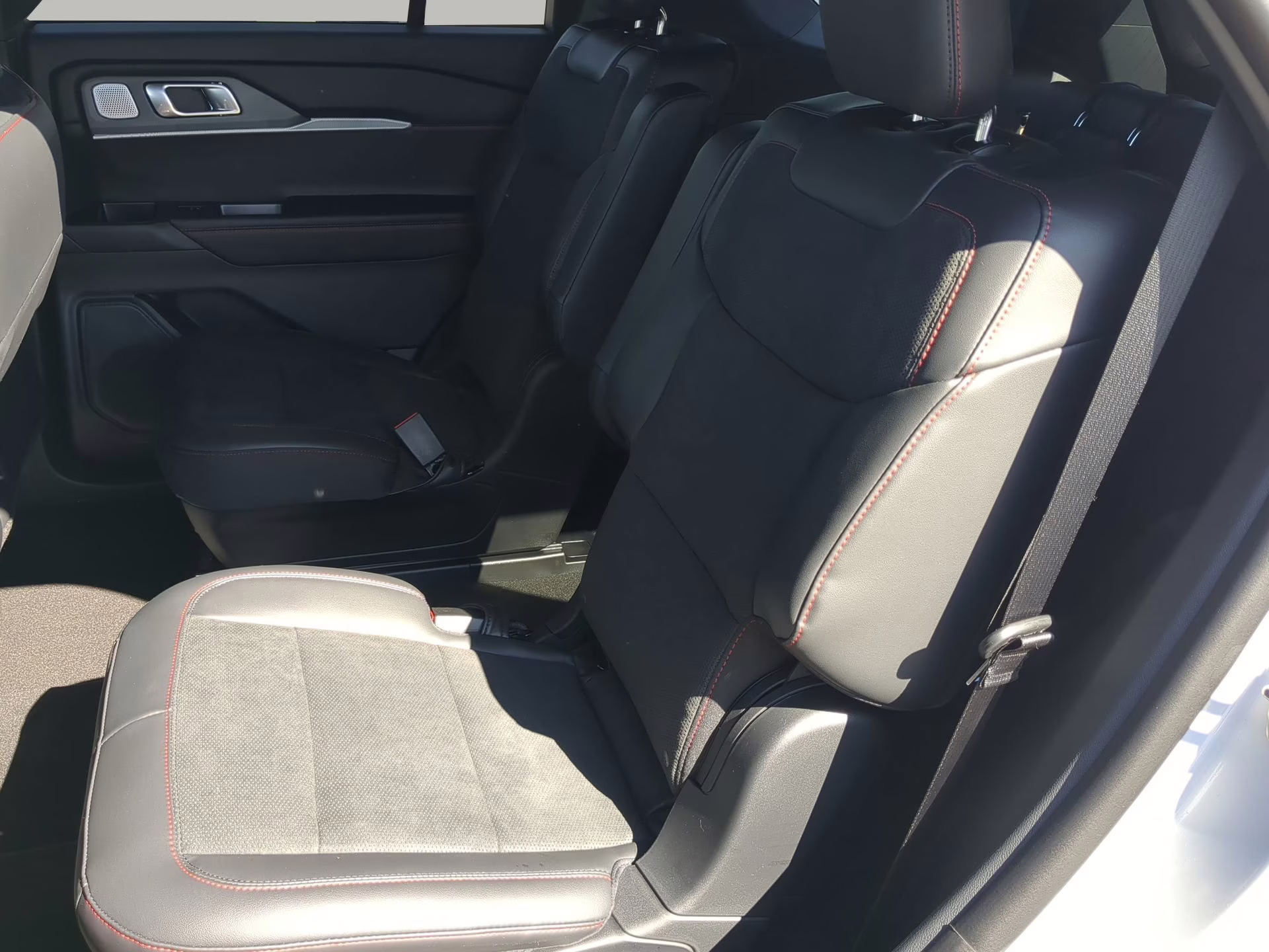 2026 Space White Metallic Ford Explorer ST 4X4 SUV