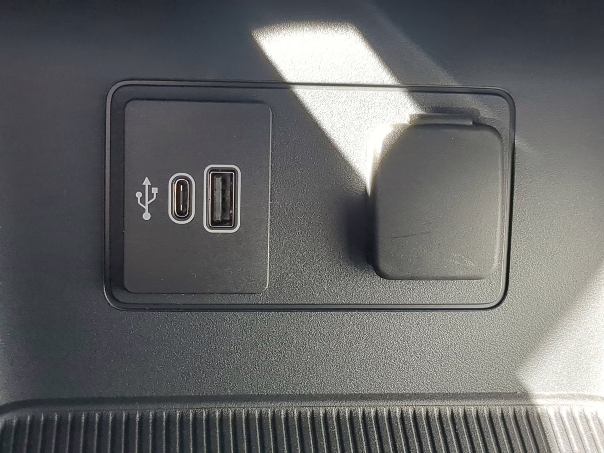 2026 Space White Metallic Ford Explorer ST 4X4 SUV