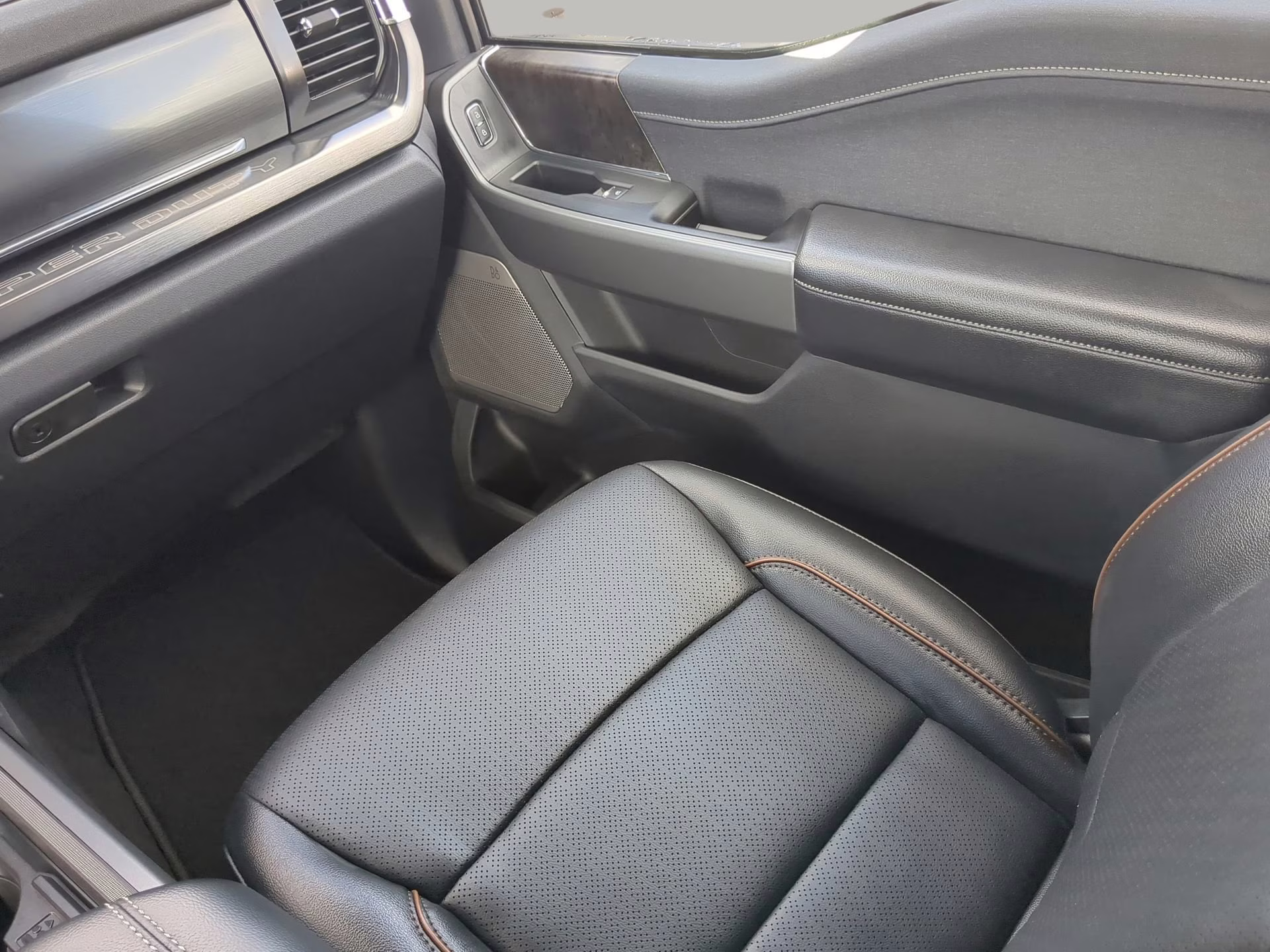 2026 Carbonized Gray Metallic Ford Super Duty F-250 SRW LARIAT Crew Cab Pickup 4X4 Truck