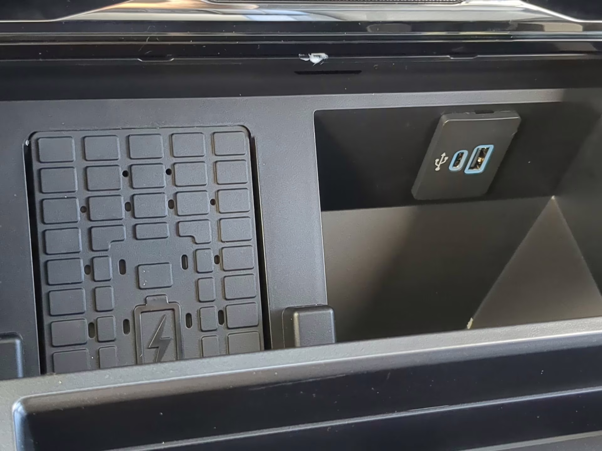 2026 Carbonized Gray Metallic Ford Super Duty F-250 SRW LARIAT Crew Cab Pickup 4X4 Truck