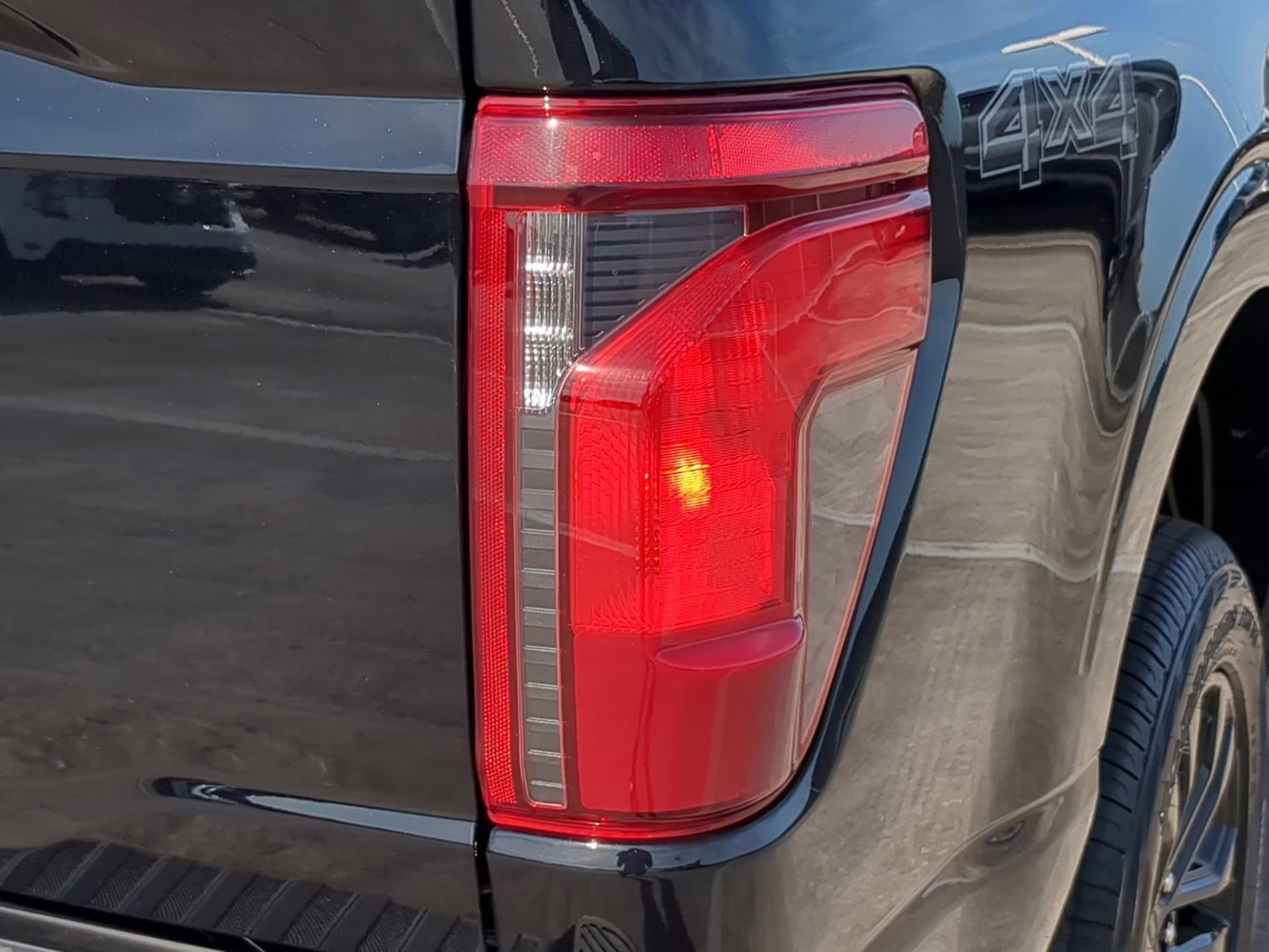 2026 Agate Black Metallic Ford F-150 XLT Crew Cab Pickup 4X4 Truck