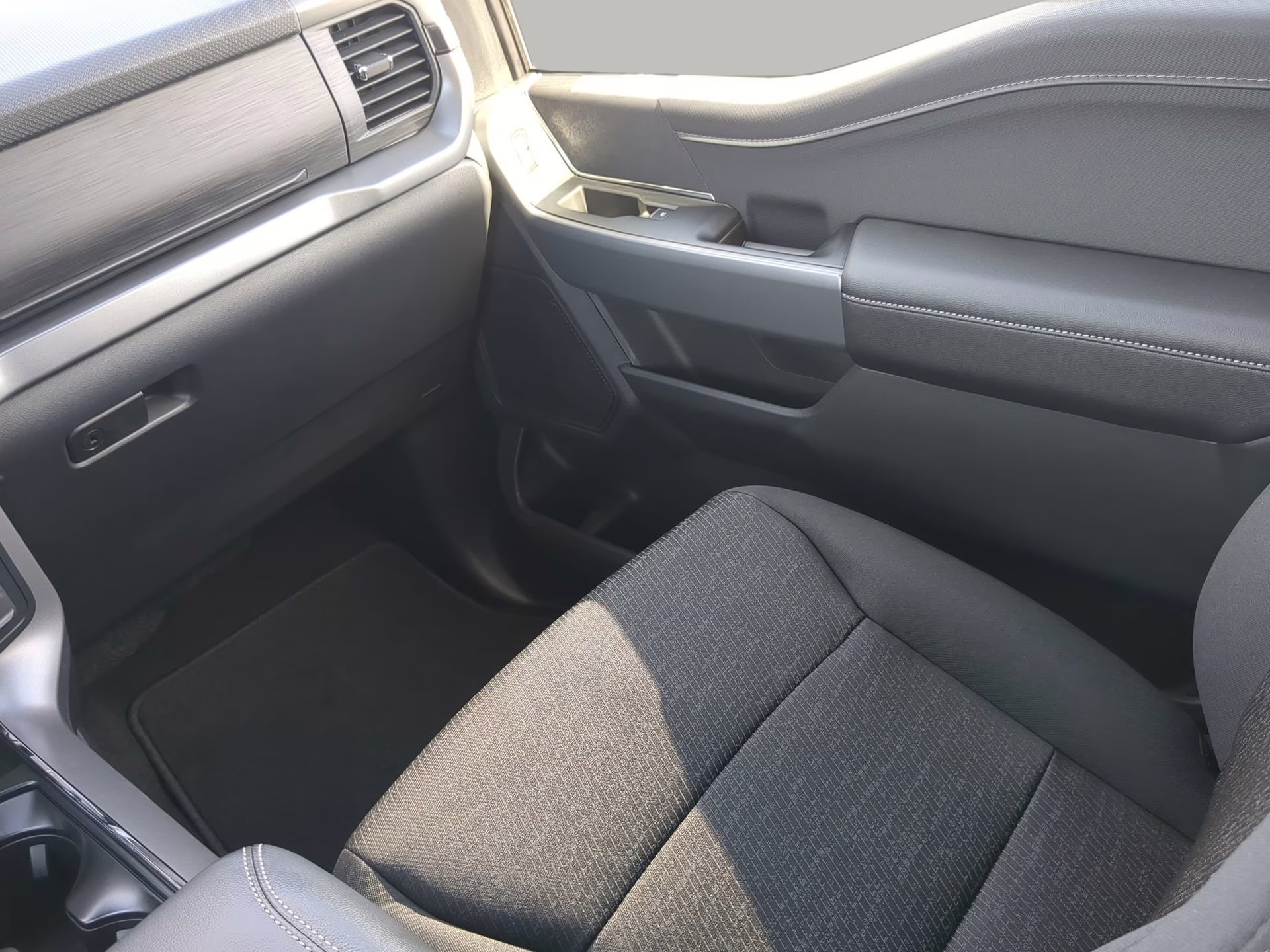 2026 Agate Black Metallic Ford F-150 XLT Crew Cab Pickup 4X4 Truck