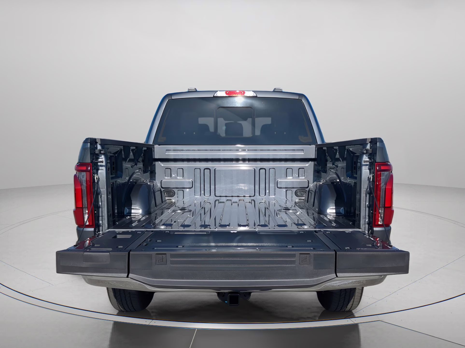 2026 Carbonized Gray Metallic Ford F-150 LARIAT Crew Cab Pickup 4X4 Truck